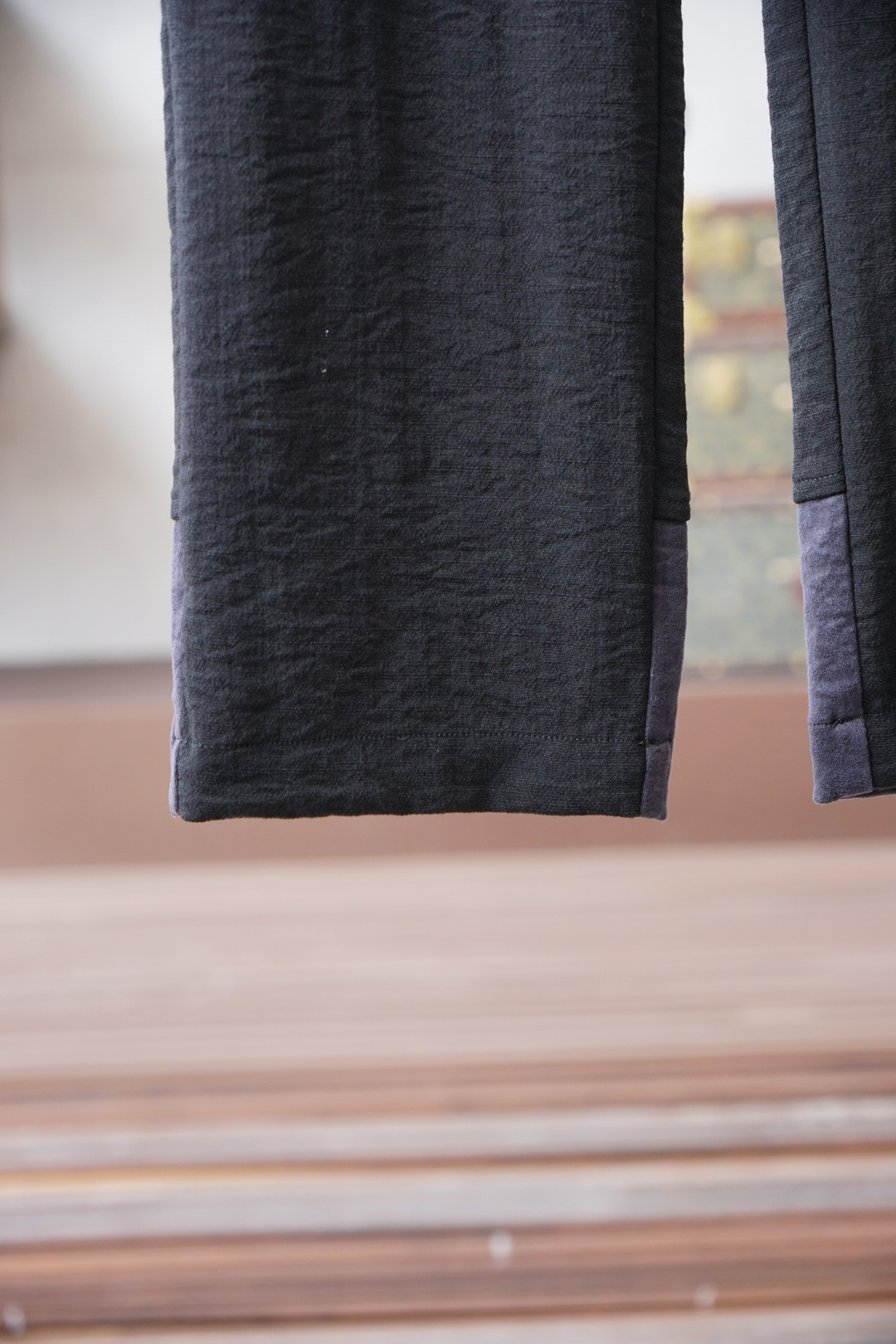 Miumiu-logo标识加绒休闲裤，男士内里科技热熔岩蓄热直筒长裤。深圳港口私密订单，M最新柜台单品来