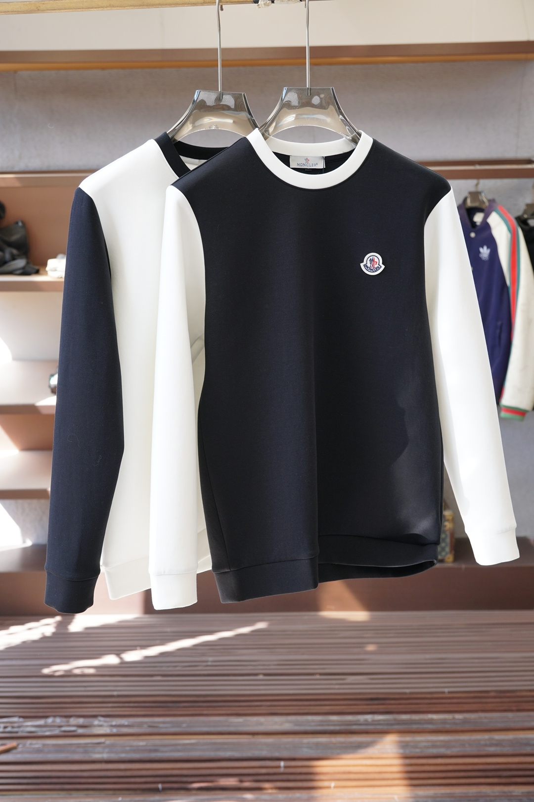 NO:610155,, Covered mouth, the latest sweatshirt for autumn. This sweatshirt is made of plain cotton knitted with logo on the chest.  Autumn and winter show fashion, can be used for various styles, imported air cotton is comfortable and soft, suitable for loose-fitting round necks in autumn and winter. This type of sweatshirt is loose and comfortable, very comfortable to wear, and can also show a casual sense of fashion. The logo printing on the chest highlights the brand charm, M-3XL., Moncler, hoodie, sweatshirts, alexander wang19860909, 蒙口,1秋款最新卫衣 本款卫衣衫以素净棉质针织,胸前Logo 秋冬秀场风尚,可为各式造型,进口空气棉舒适柔软细呢,适合秋冬季节宽松版型的圆领,这种版型的卫衣宽松舒适,穿着非常自在,同时也能够展现出随性的时尚感.胸前Logo印花彰显品牌魅力、M-3XL.,,Moncler,hoodie,sweatshirts,alexander wang,Men's clothing