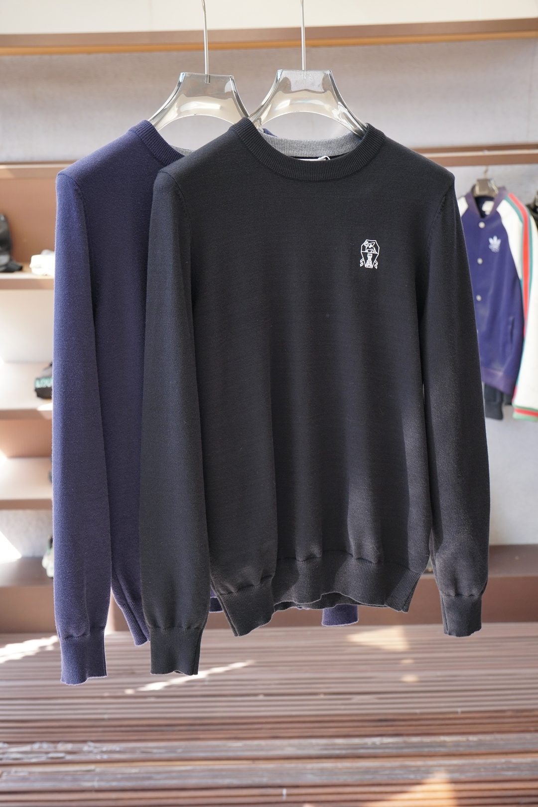 NO:610181,BC-new wool blended pullover crew neck sweater is made of fine and ultra-fine extracted fabrics, no pinning or pilling, 1.1 advanced customization, completely restoring the original version, 3D computer jacquard worsted plaid pattern, creating an exquisite design. The weight factor makes the clothes very drapey, and the design of the cardigan makes the upper body more lazy. It perfectly conforms to the fashion concept of the latest series of styles, and experiences the latest style!  !  Size M-3XL,,sweaters,alexander wang19860909BC-新款羊毛混纺套头圆领毛衣 精超细提取面料制成,不扎不起球,1.1高级定制,完全还原原版,3D电脑提花精纺的格纹图案,缔造精致设计感.以及重量的因素让衣服非常具有垂感以及开衫的设计让上身更具慵懒气质,完美的符合最新系列风格的时尚理念,体验最新的风情！！ 尺码M-3XL,,sweaters,alexander wang,Men's clothing