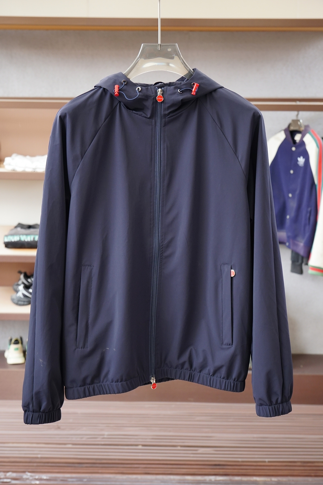 NO:610175,Chiton - New men's casual customized jacket. Put on a simple and capable casual jacket, and instantly return to a fashionable and domineering state, and full of vitality. The most popular zipper design in history, all fabrics need to be customized, full of luxury. The slim tailoring reflects our perfect body shape, which can be easily controlled regardless of fat or thin. Super versatile style, not picky, suitable for different age groups. High street practical style, with sharp tool size M-3xl,, jackets & coats, jackets &  coats,alexander wang19860909奇顿-新款男士休闲定制夹克外套.穿上简约干练的休闲外套,瞬间重回时髦霸气,又是活力满满的状态.史前最流行的拉链设计,面料全部需要定制,奢华感十足.修身的剪裁体现出我们完美的体型无论胖瘦都可以轻松驾驭.超百搭款式,不挑身材的款,适合不同年龄段穿着.高街实穿款,搭配利器尺码M-3xl,,jackets & coats,jackets & coats,alexander wang,Men's clothing