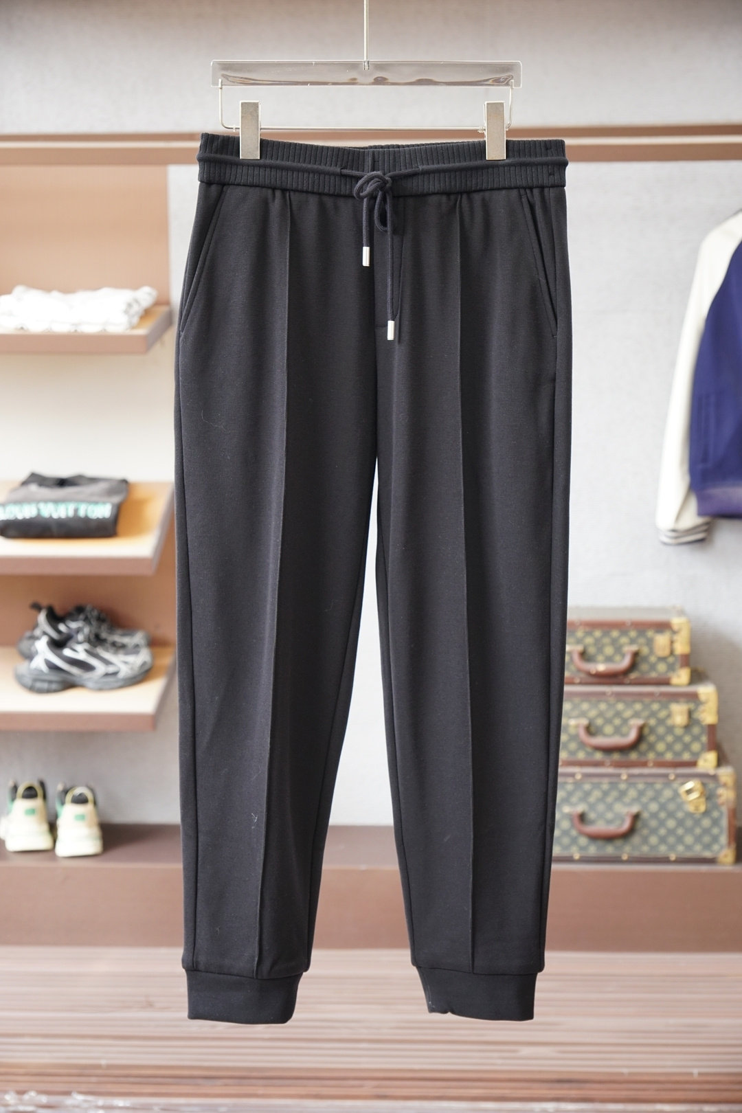 NO:610236,Zegna - new winter thickened casual pants! Official website for simultaneous sale. Brand classic logo casual pants, customized fabrics, excellent comfort, strong touch. Highly recognizable, perfect appearance and craftsmanship. Size: m-3xl,,zegna,alexander wang19860909杰尼亚-冬款加厚新款休闲裤!官网同步发售.品牌经典logo休闲裤,定制面料,舒适度极好,手触感强烈.辨识度极高,完美品相工艺. 尺码: m-3xl,,zegna,alexander wang,Men's clothing