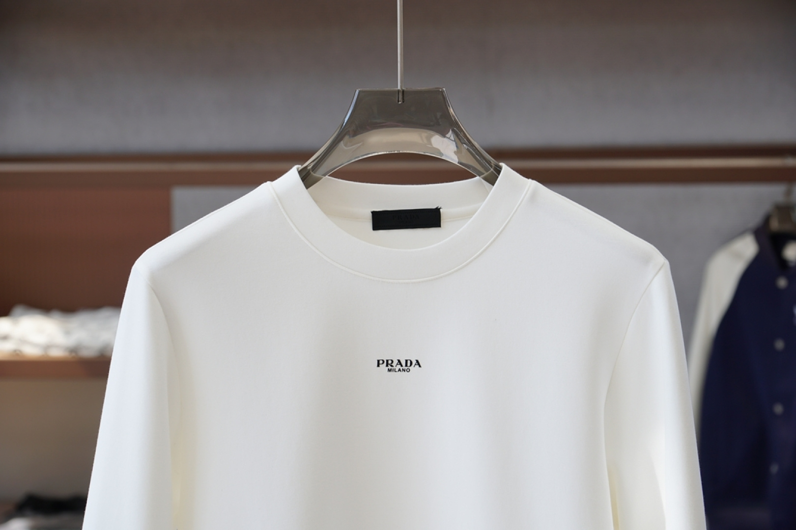 Prada普拉达-25秋冬新品饰字母印花标识针织圆领卫衣，正面饰字母印花，采用400克重莱赛尔空气层面料