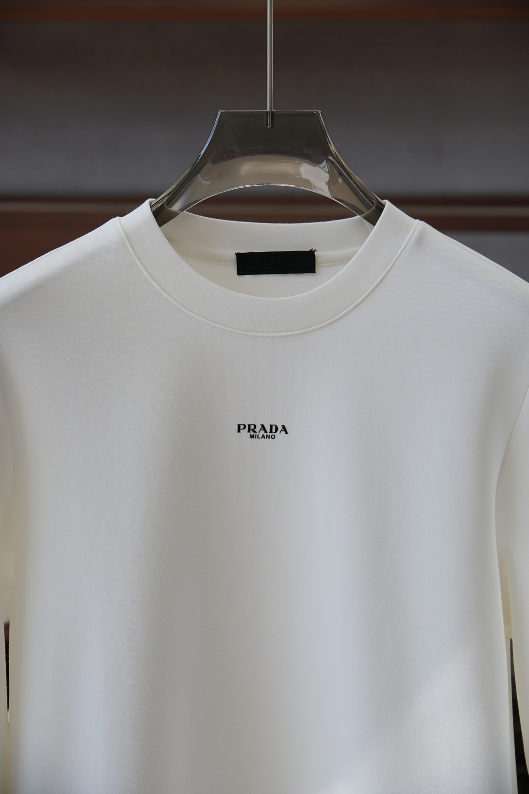 Prada普拉达-25秋冬新品饰字母印花标识针织圆领卫衣，正面饰字母印花，采用400克重莱赛尔空气层面料