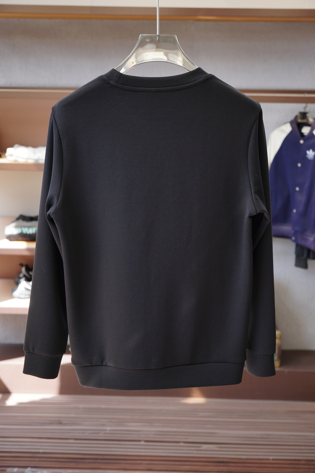 BBR 巴宝莉-25秋冬新品饰字母印花标识针织圆领卫衣，正面饰字母印花，采用400克重莱赛尔空气层面料，