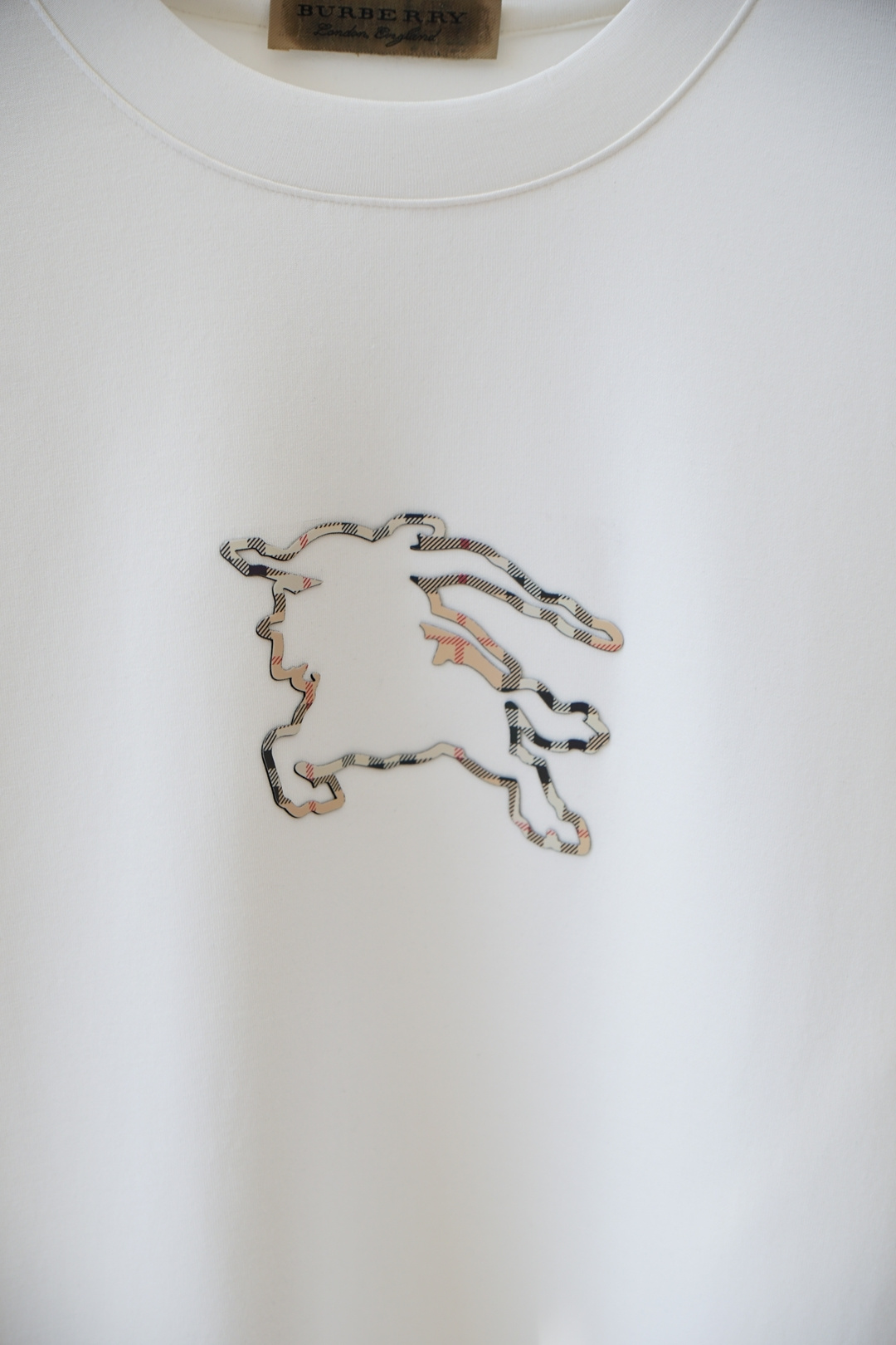 BBR 巴宝莉-25秋冬新品饰字母印花标识针织圆领卫衣，正面饰字母印花，采用400克重莱赛尔空气层面料，