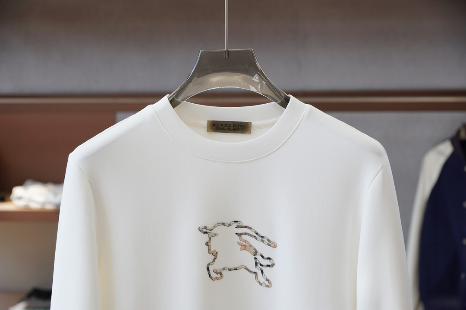 BBR 巴宝莉-25秋冬新品饰字母印花标识针织圆领卫衣，正面饰字母印花，采用400克重莱赛尔空气层面料，