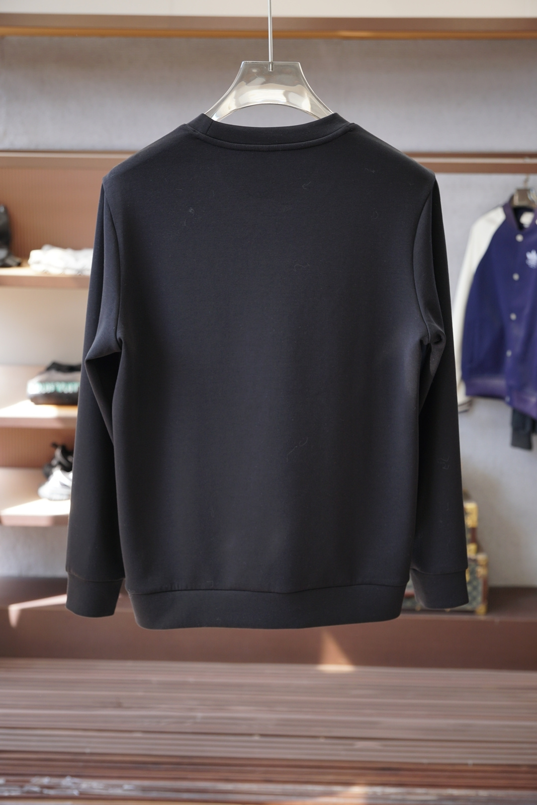 Fendi芬迪-25秋冬新品饰字母印花标识针织圆领卫衣，正面饰字母印花，采用400克重莱赛尔空气层面料，