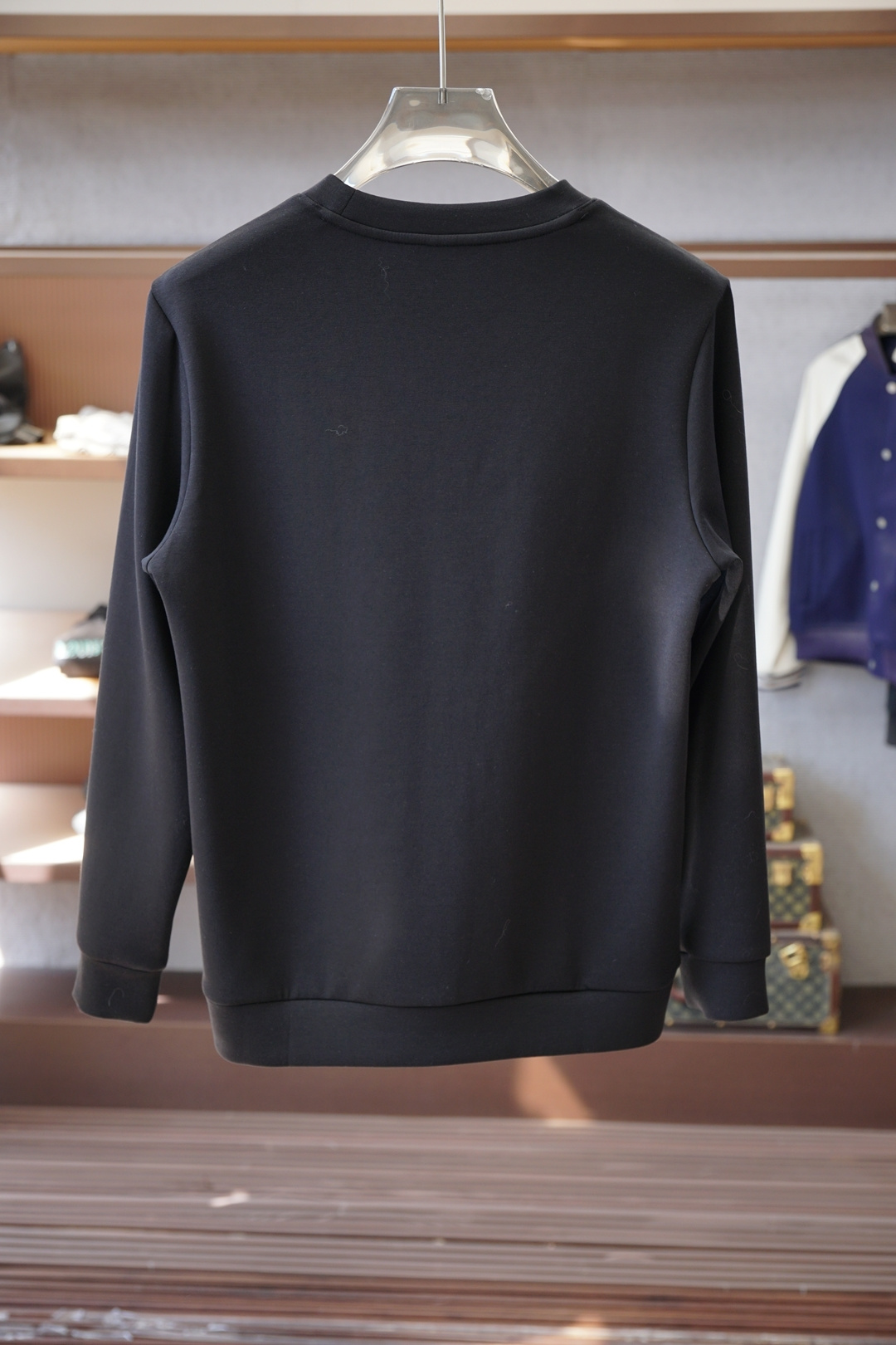 始祖鸟-25秋冬新品卫衣素净圆领➕五金Logo标识针织圆领卫衣，正面饰字母印花，采用400克重莱赛尔空气