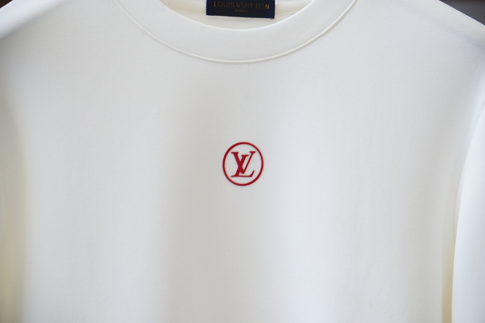 Lv 路易威登-25秋冬新品饰字母印花标识针织圆领卫衣，正面饰字母印花，采用400克重莱赛尔空气层面料，