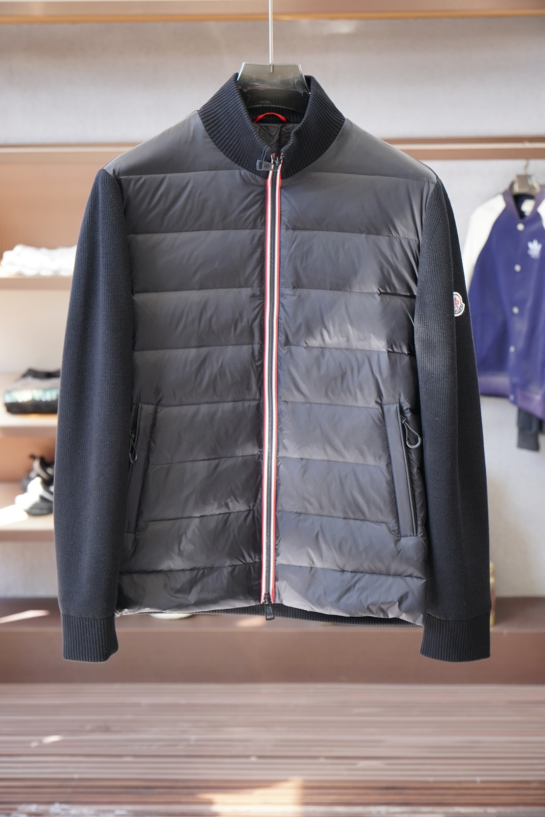 蒙口-2025秋冬款针织拼接羽绒混纺外套 | 品质之选，写意潇洒🍕🍕👕 高品质面料：精选14%绵羊毛，柔