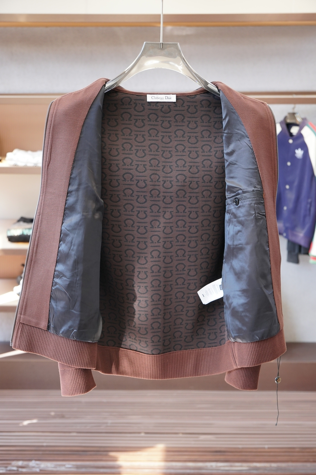 菲拉格慕/25秋冬外套，男士工装双口袋棉加羊毛外套。上海恒隆柜台订单，官网同步发售。🍕🍕加厚羊毛连帽实穿