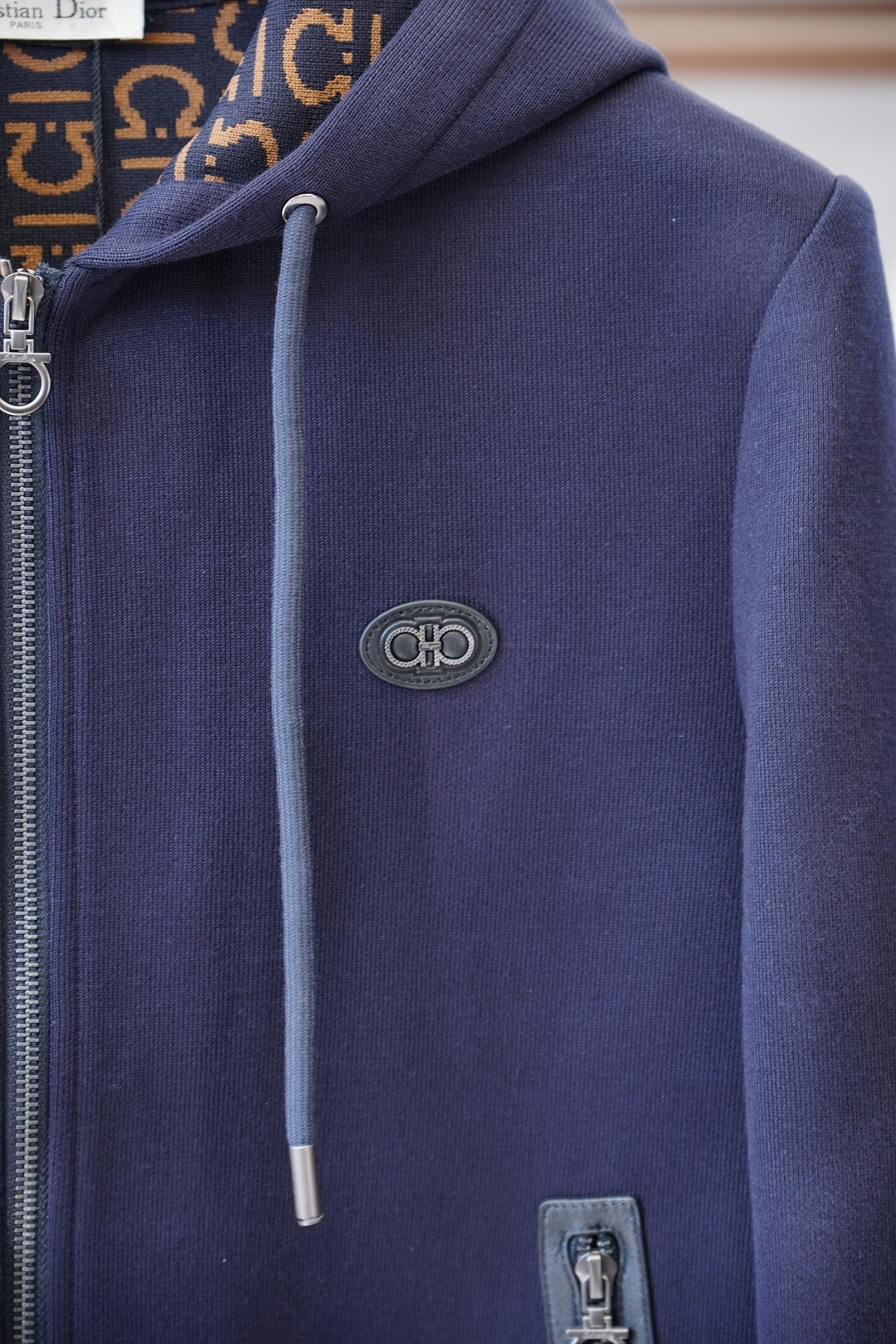 菲拉格慕/25秋冬外套，男士工装双口袋棉加羊毛外套。上海恒隆柜台订单，官网同步发售。🍕🍕加厚羊毛连帽实穿