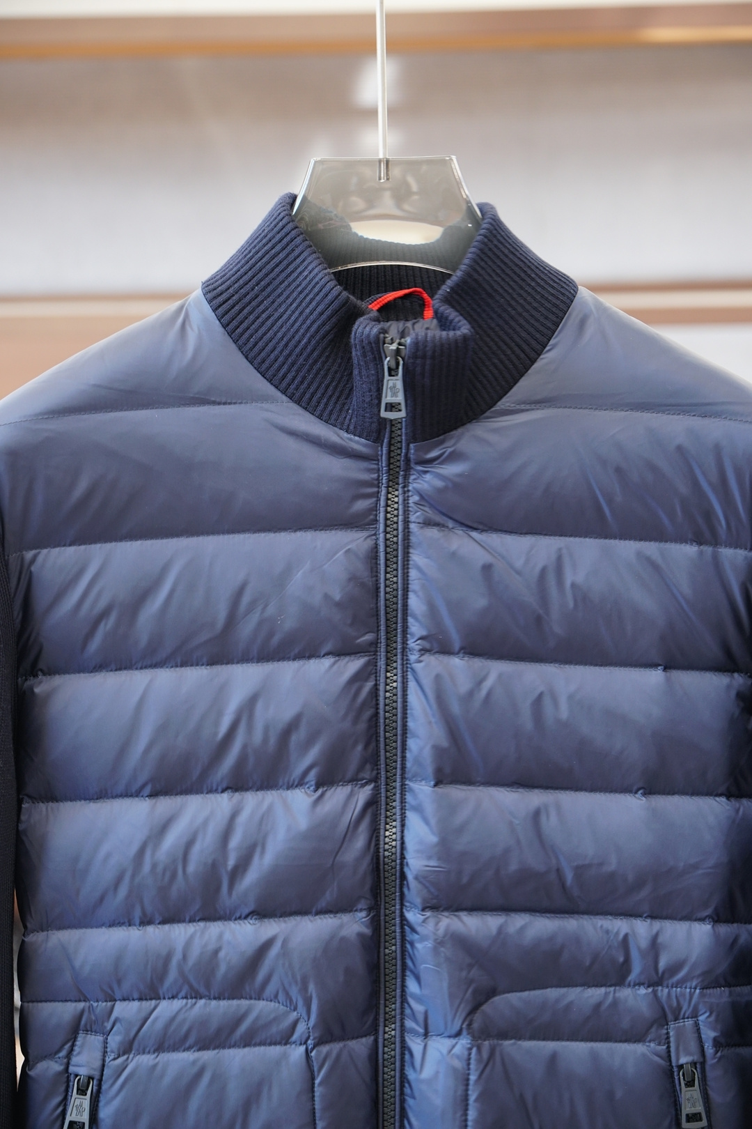 蒙口-2025秋冬款针织拼接羽绒混纺外套 | 品质之选，写意潇洒🍕🍕👕 高品质面料：精选14%绵羊毛，柔