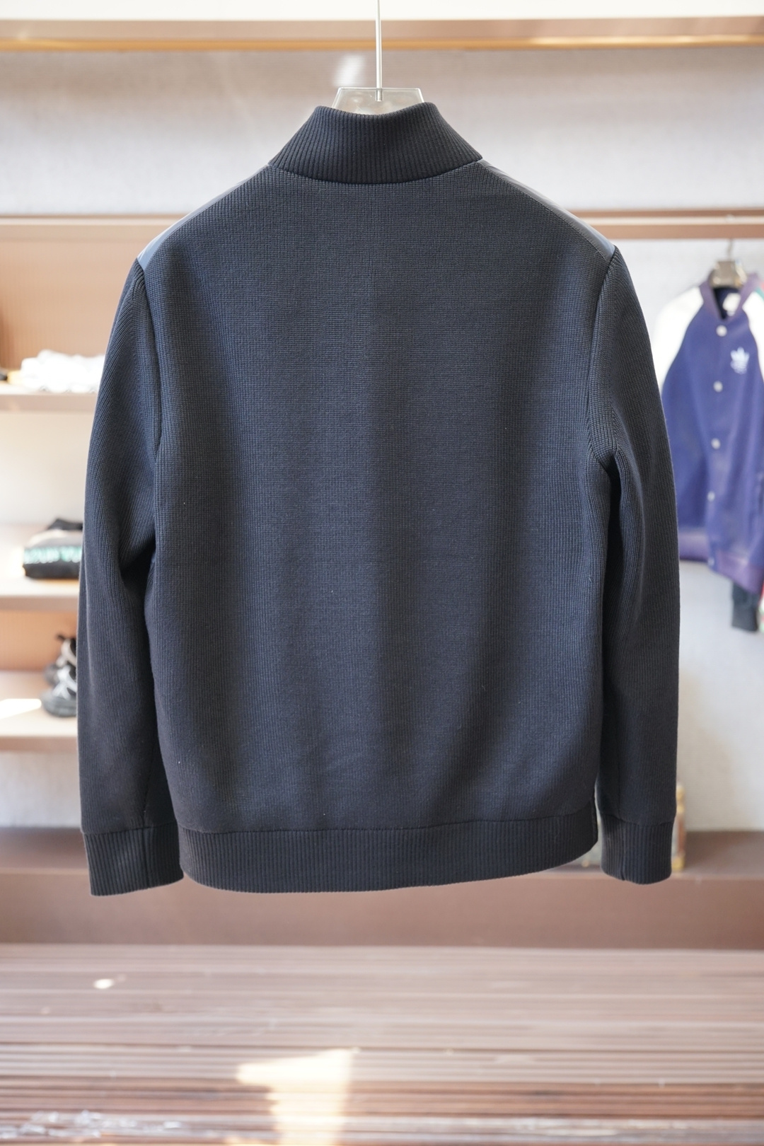 蒙口-2025秋冬款针织拼接羽绒混纺外套 | 品质之选，写意潇洒🍕🍕👕 高品质面料：精选14%绵羊毛，柔