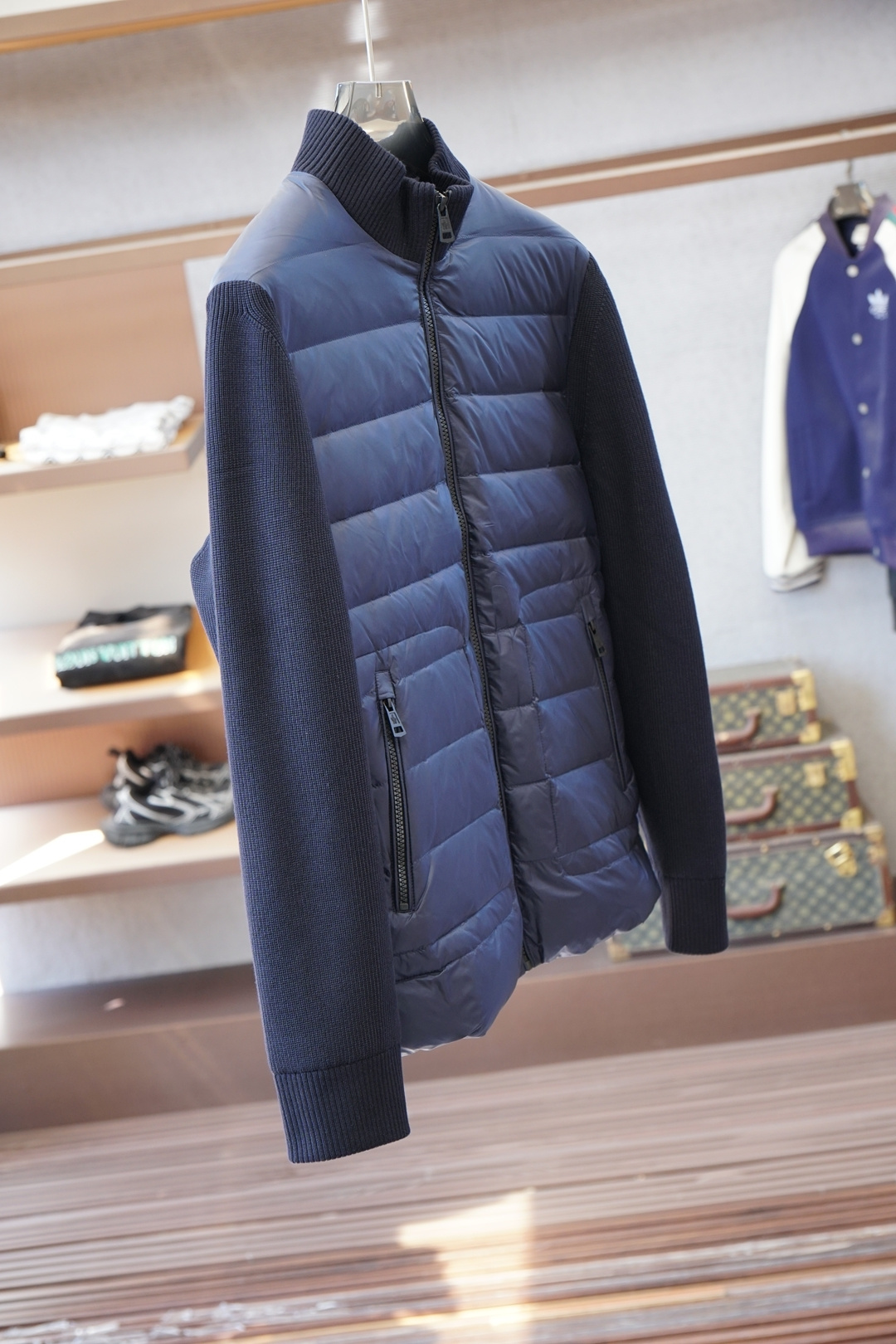 蒙口-2025秋冬款针织拼接羽绒混纺外套 | 品质之选，写意潇洒🍕🍕👕 高品质面料：精选14%绵羊毛，柔