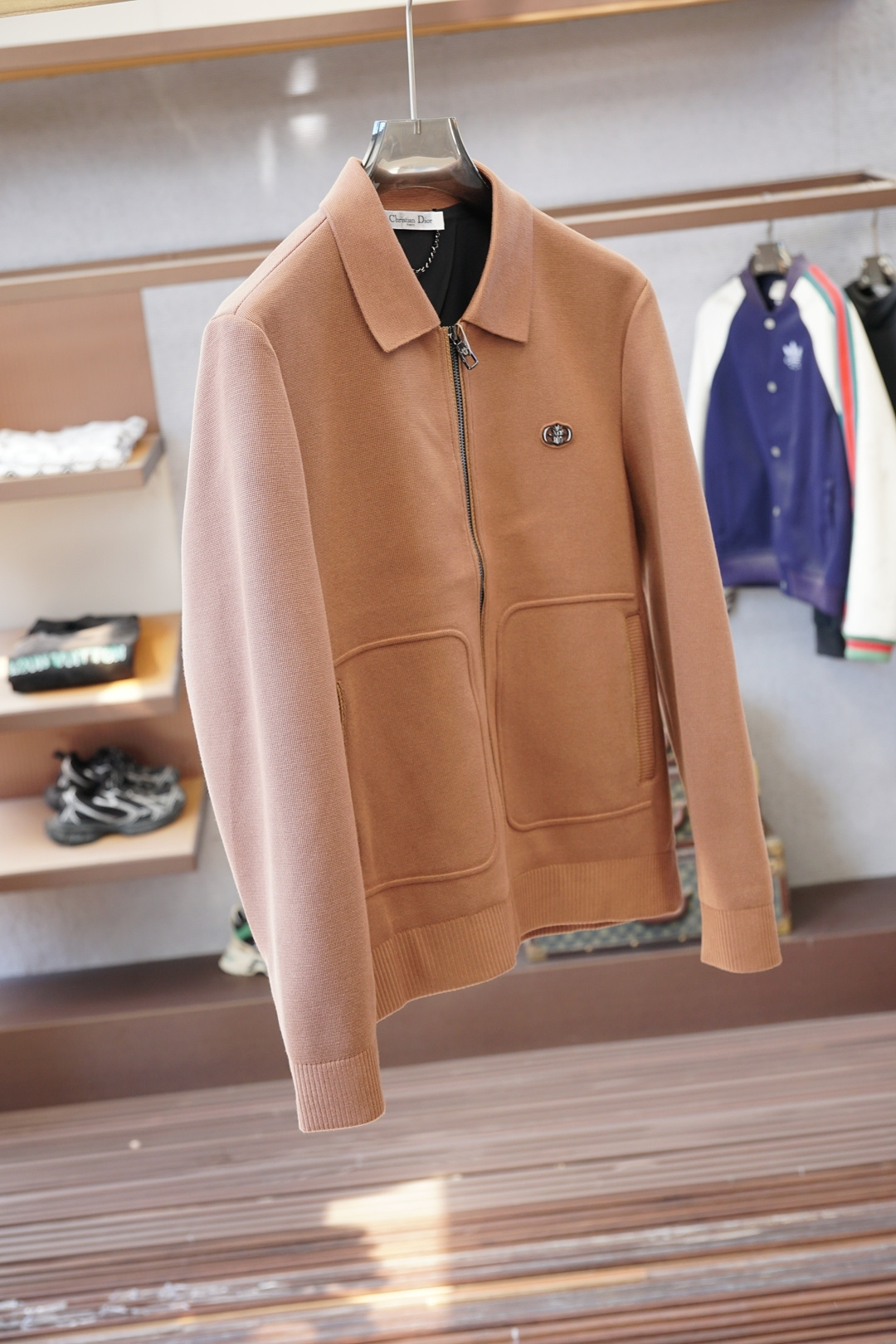 Dior迪奥-25秋冬外套，男士工装双口袋棉加羊毛外套。上海恒隆柜台订单，官网同步发售。🍕🍕简洁的金属按
