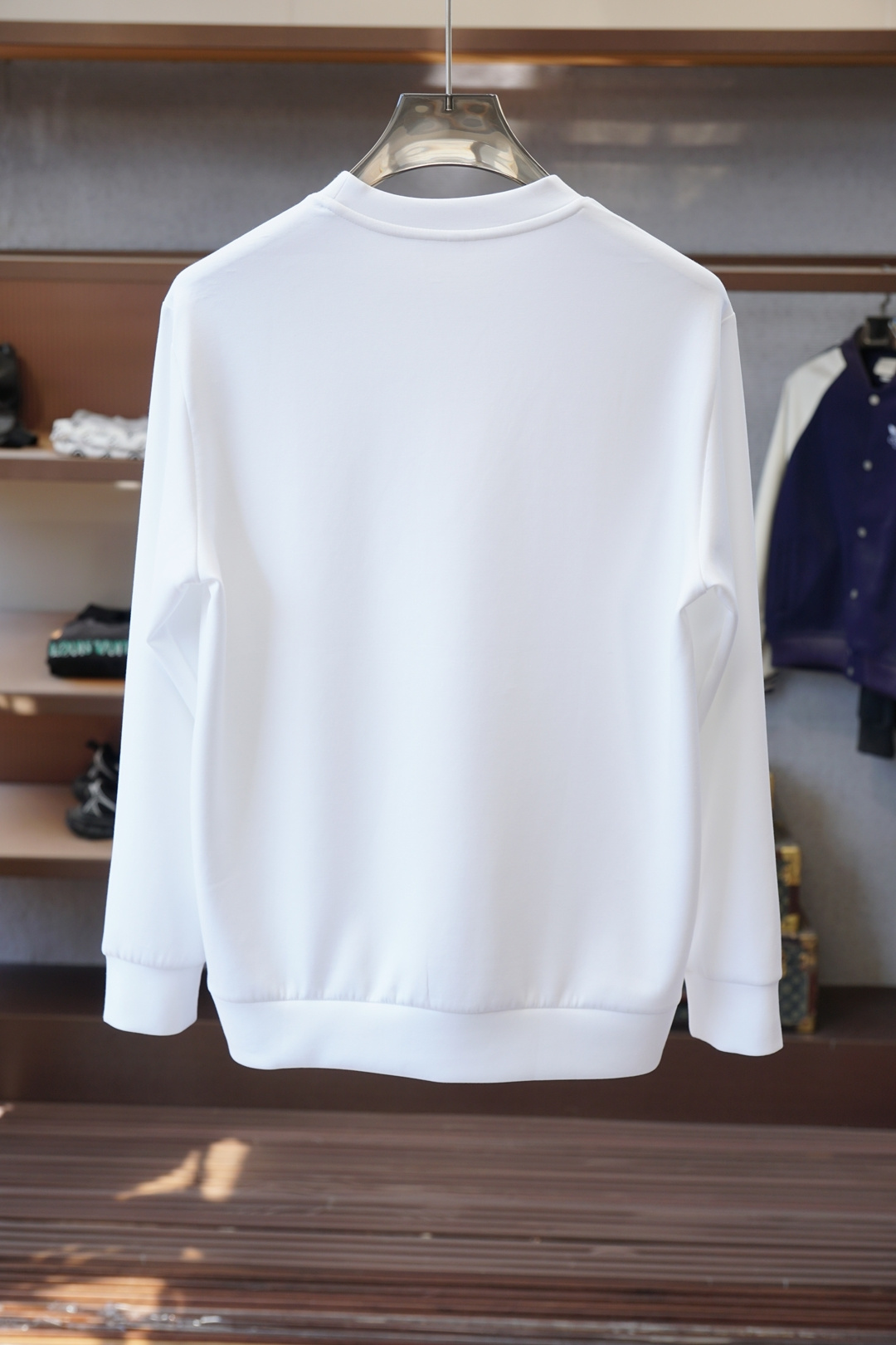 普拉达- Prada/25秋冬新品饰字母印花标识针织圆领卫衣，正面饰字母印花，采用400克纯棉其特性：柔