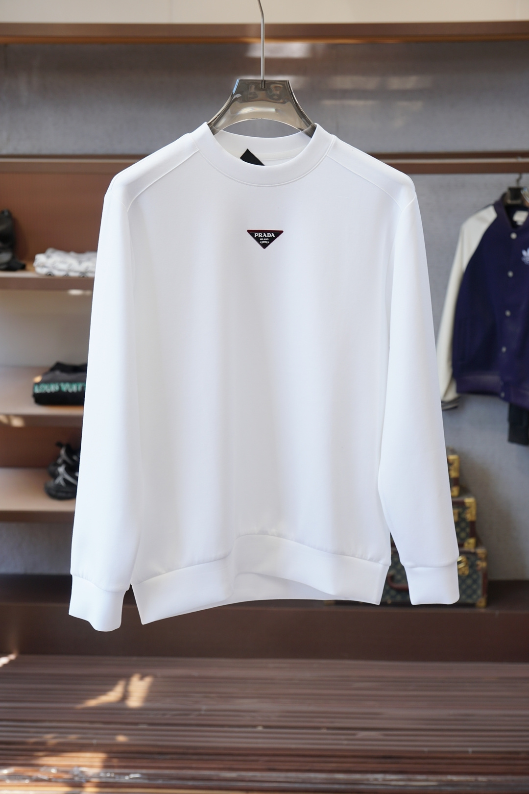 普拉达- Prada/25秋冬新品饰字母印花标识针织圆领卫衣，正面饰字母印花，采用400克纯棉其特性：柔