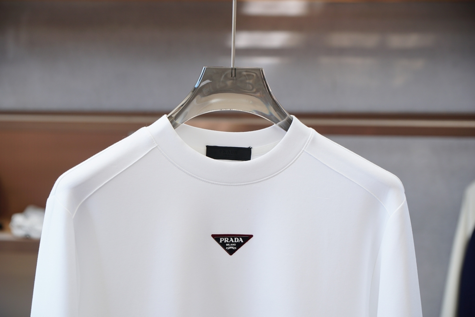 普拉达- Prada/25秋冬新品饰字母印花标识针织圆领卫衣，正面饰字母印花，采用400克纯棉其特性：柔