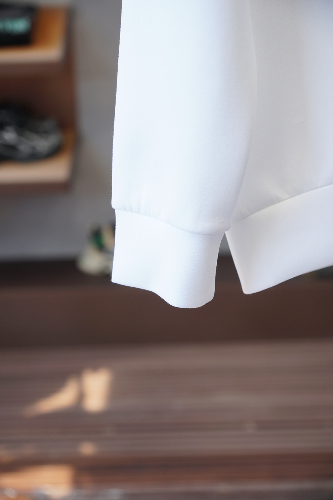 普拉达- Prada/25秋冬新品饰字母印花标识针织圆领卫衣，正面饰字母印花，采用400克纯棉其特性：柔