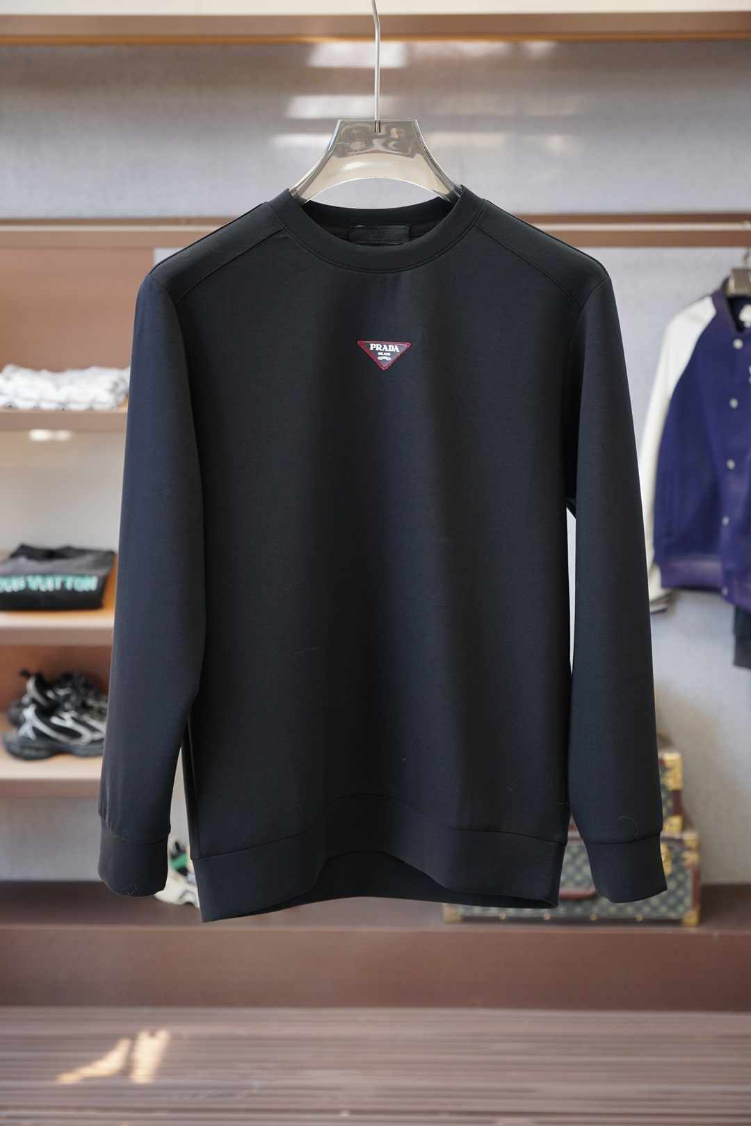 普拉达- Prada/25秋冬新品饰字母印花标识针织圆领卫衣，正面饰字母印花，采用400克纯棉其特性：柔