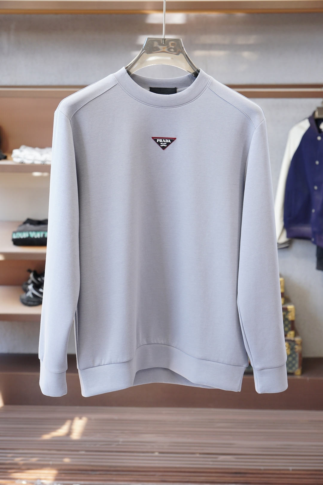 普拉达- Prada/25秋冬新品饰字母印花标识针织圆领卫衣，正面饰字母印花，采用400克纯棉其特性：柔