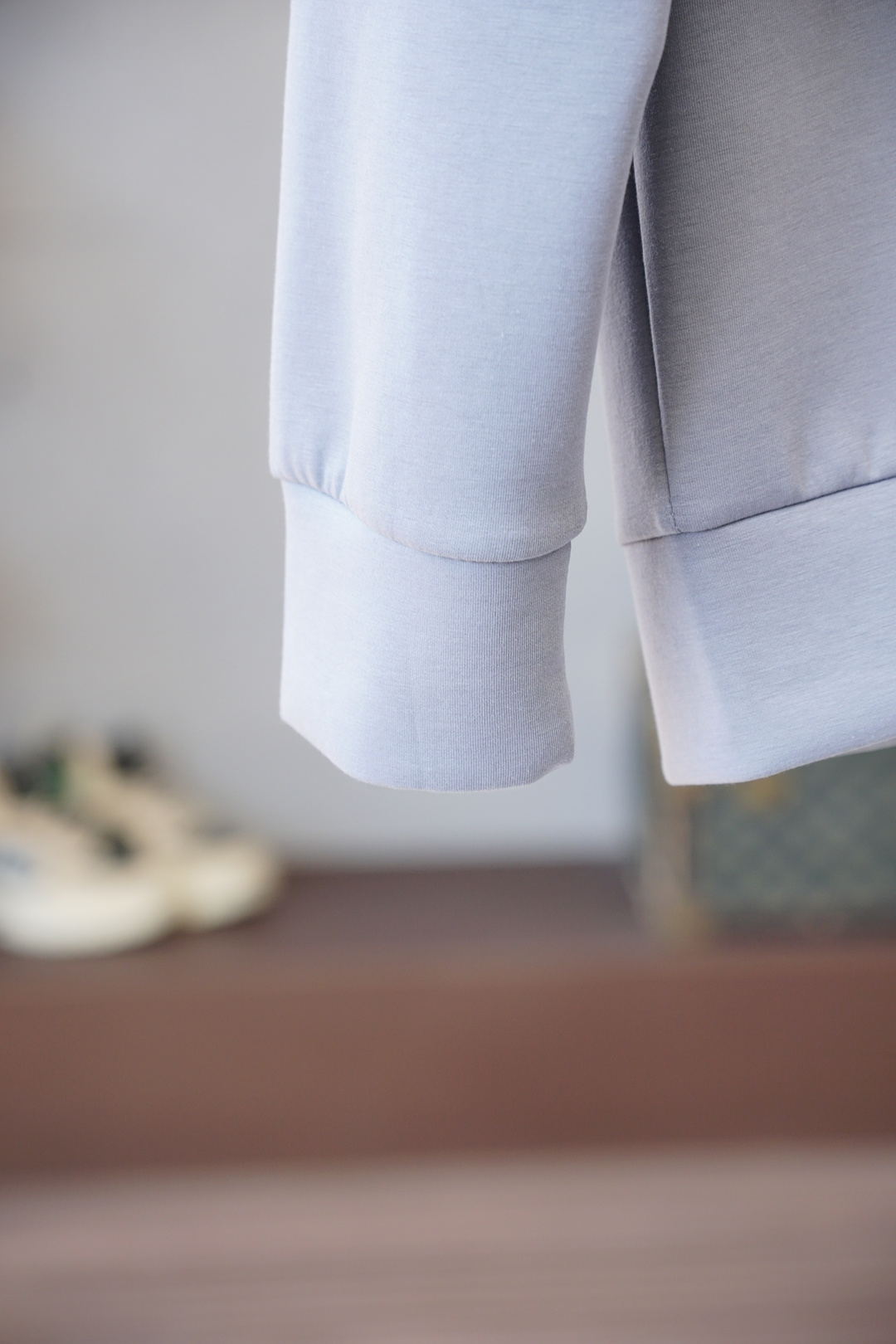 普拉达- Prada/25秋冬新品饰字母印花标识针织圆领卫衣，正面饰字母印花，采用400克纯棉其特性：柔