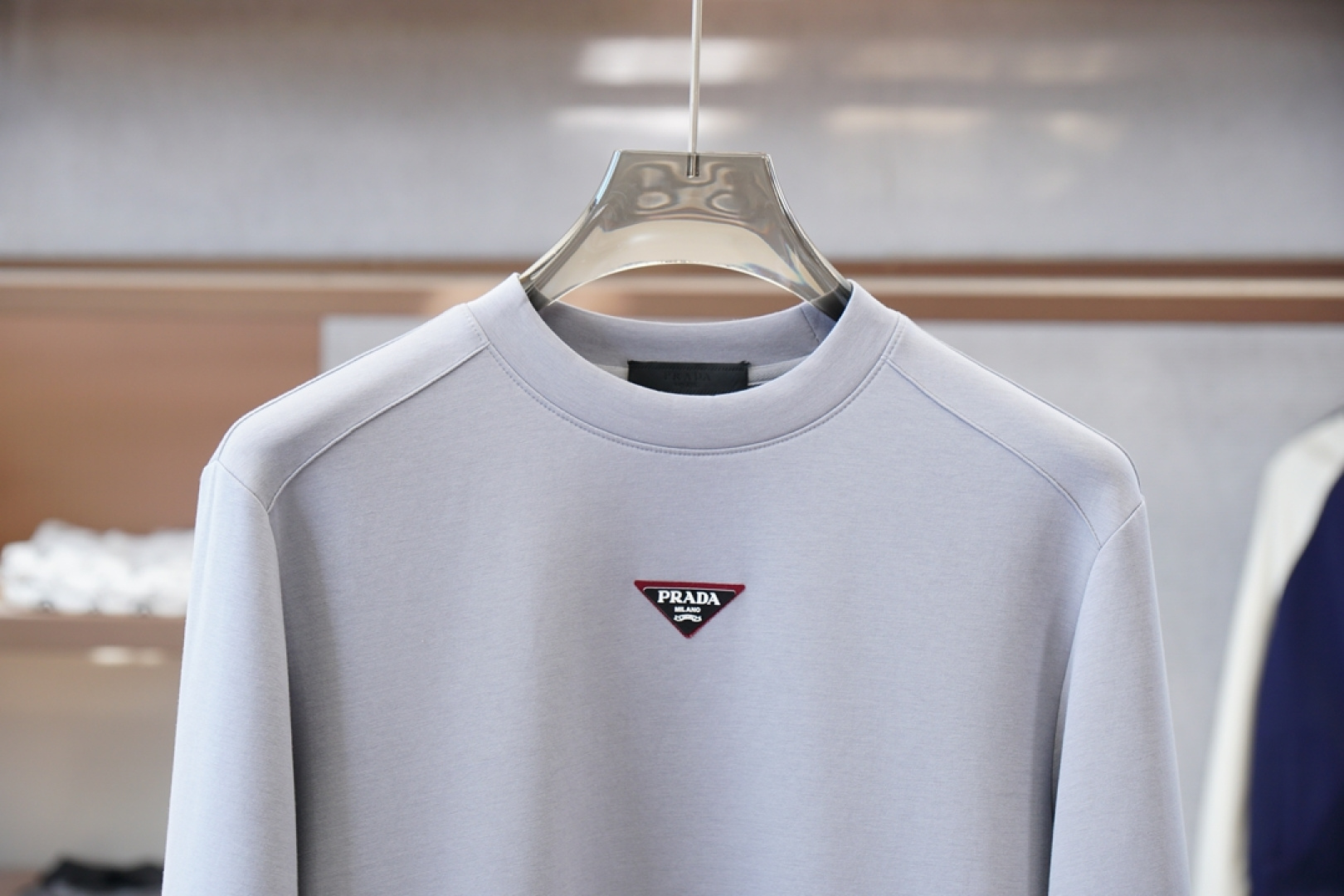 普拉达- Prada/25秋冬新品饰字母印花标识针织圆领卫衣，正面饰字母印花，采用400克纯棉其特性：柔