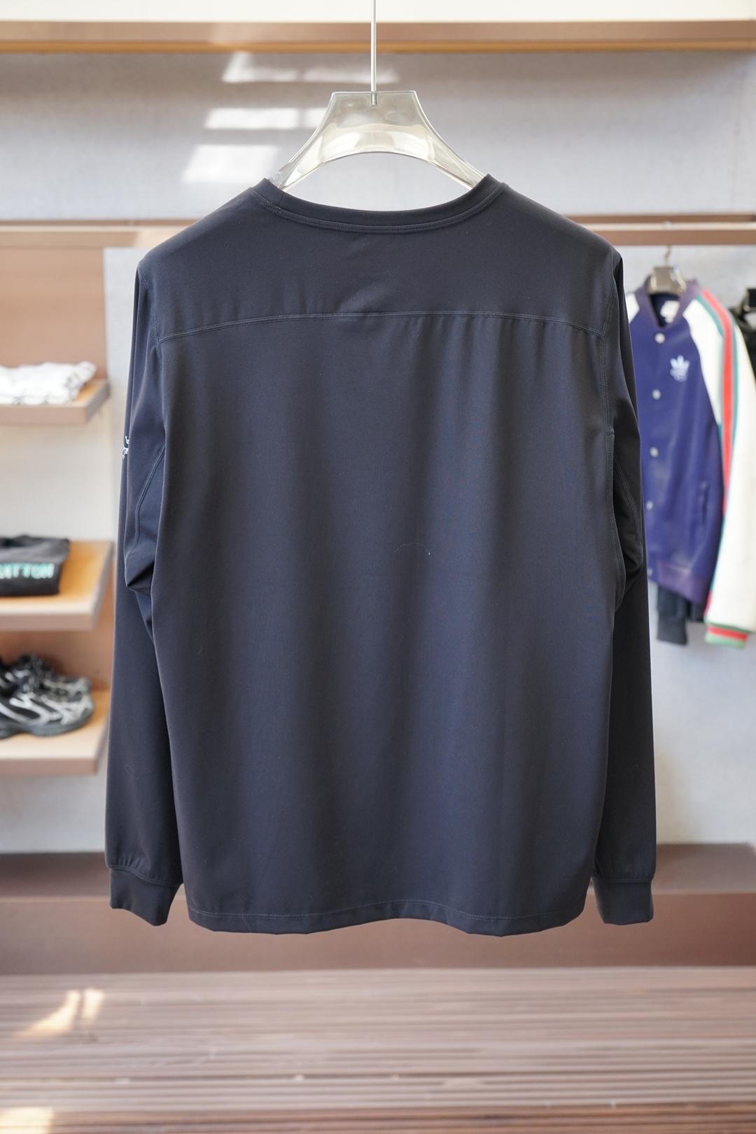 始祖鸟-秋冬户外男士RHO LT系列运动健身休闲弹力超柔轻量针织长袖衫，薄绒内里套头圆领无缝压胶拉链口袋