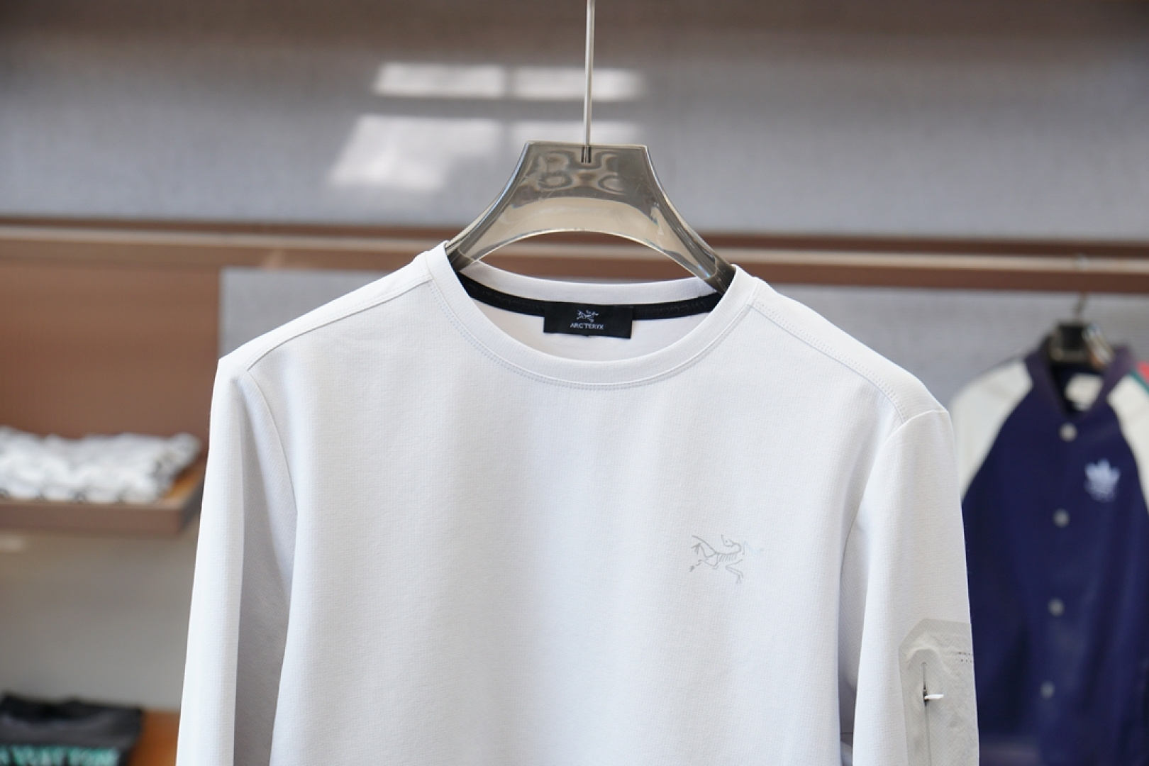 始祖鸟-🍬秋冬户外男士RHO LT系列运动健身休闲弹力超柔轻量针织长袖衫，薄绒内里套头圆领无缝压胶拉链口