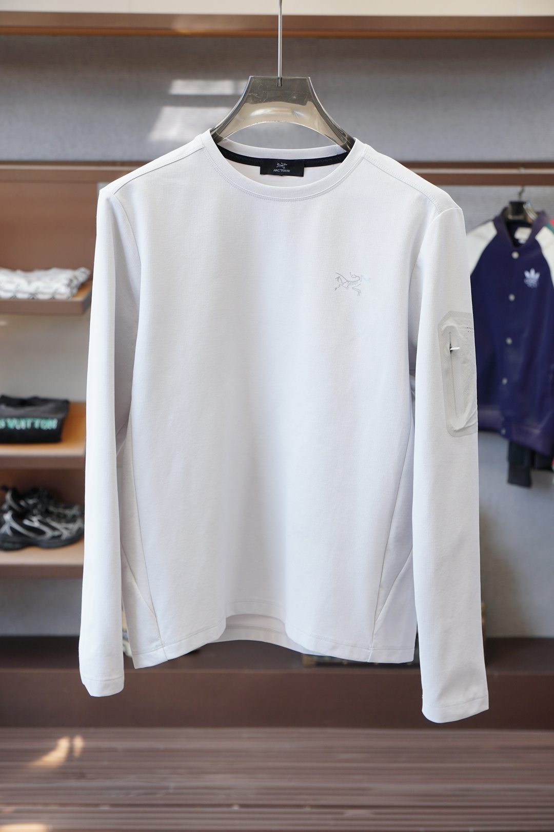 始祖鸟-🍬秋冬户外男士RHO LT系列运动健身休闲弹力超柔轻量针织长袖衫，薄绒内里套头圆领无缝压胶拉链口