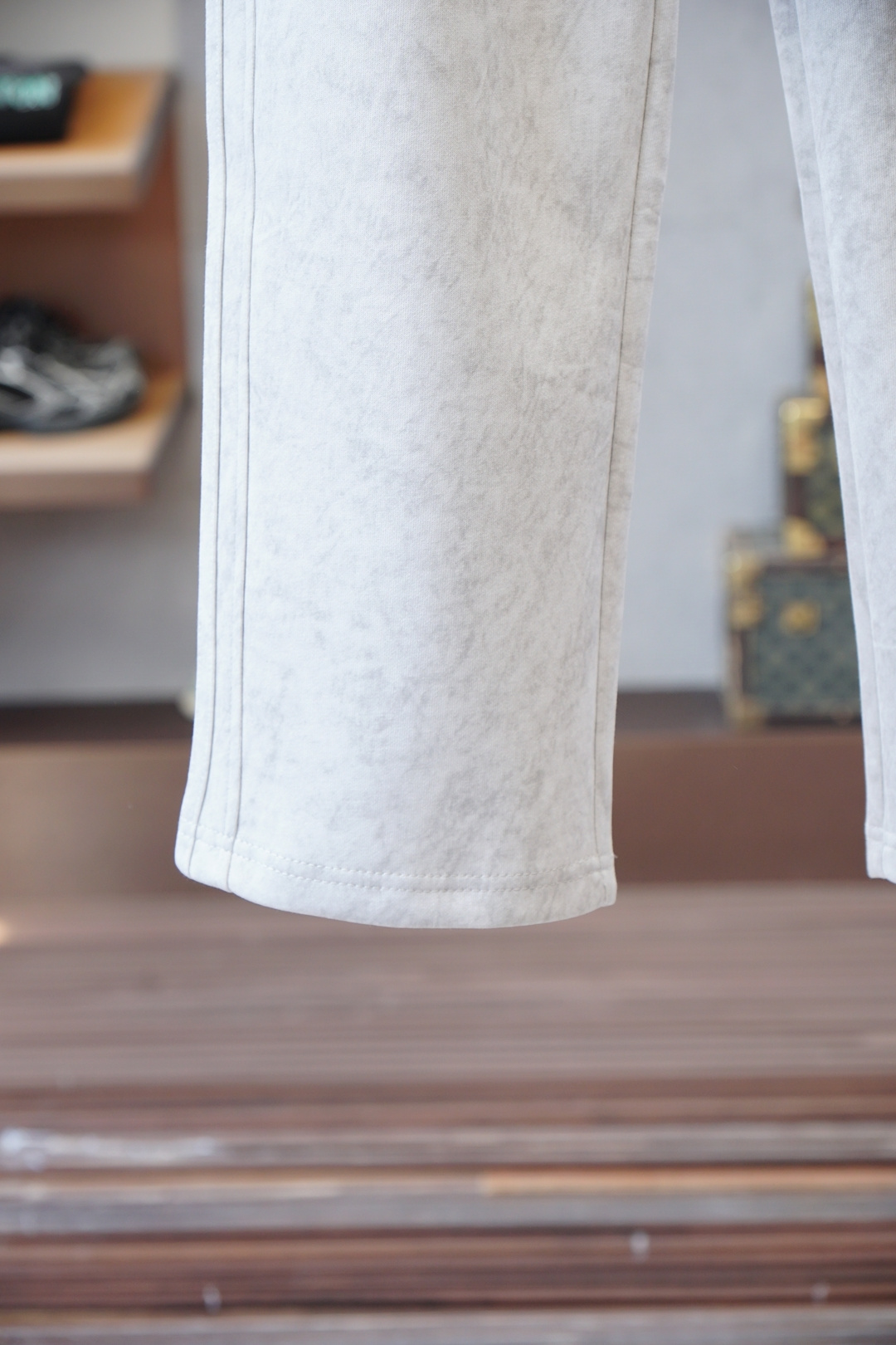 巴黎世家//❤️❤️2025秋冬 全品相订单，保暖有型 加厚棉/-松紧腰直脚休闲裤 经典百搭 标志五金的