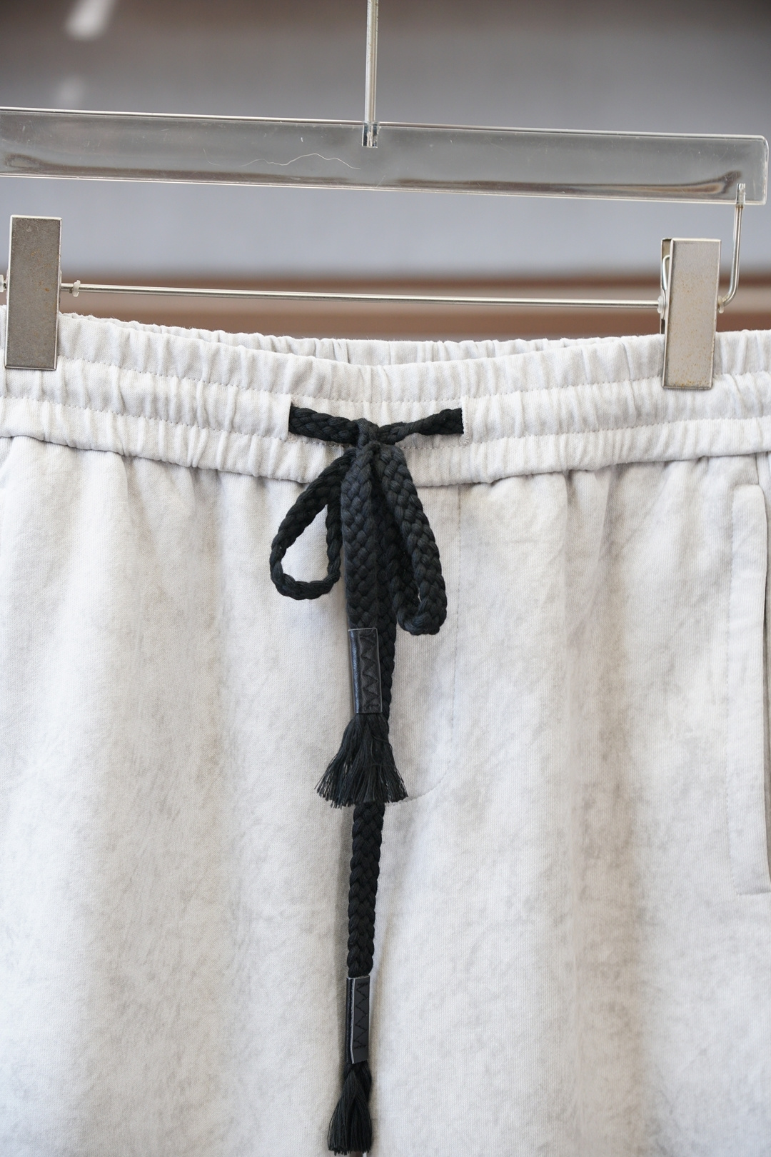 巴黎世家//❤️❤️2025秋冬 全品相订单，保暖有型 加厚棉/-松紧腰直脚休闲裤 经典百搭 标志五金的