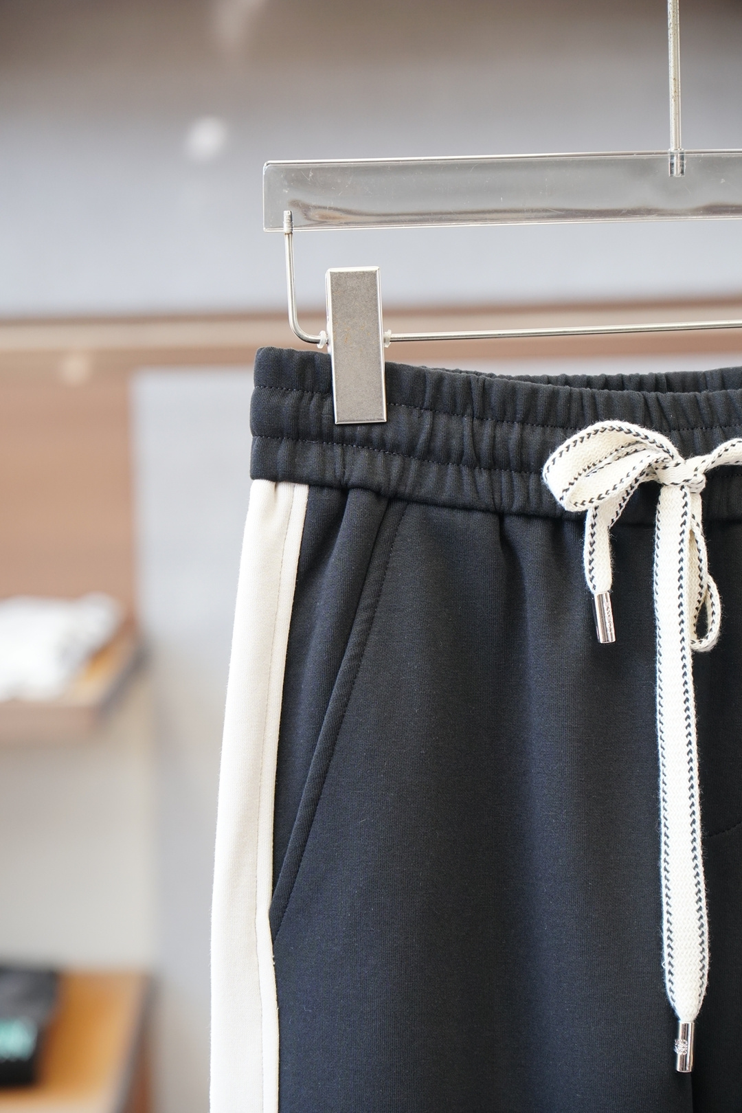 Loewe-罗意威-/❤️❤️2025秋冬 全品相订单，保暖有型 加厚棉/-松紧腰直脚休闲裤 经典百搭 