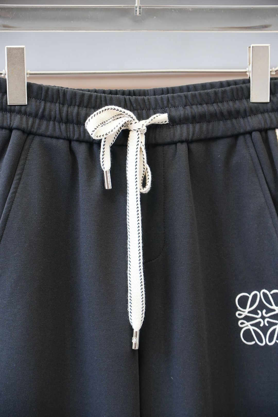 Loewe-罗意威-/❤️❤️2025秋冬 全品相订单，保暖有型 加厚棉/-松紧腰直脚休闲裤 经典百搭 