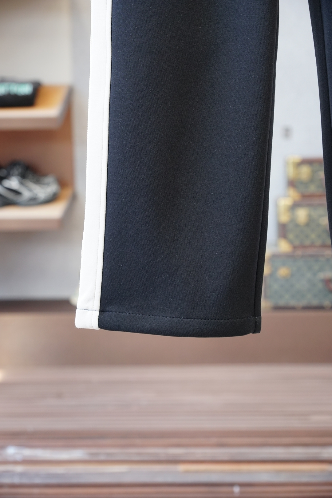 Loewe-罗意威-/❤️❤️2025秋冬 全品相订单，保暖有型 加厚棉/-松紧腰直脚休闲裤 经典百搭 