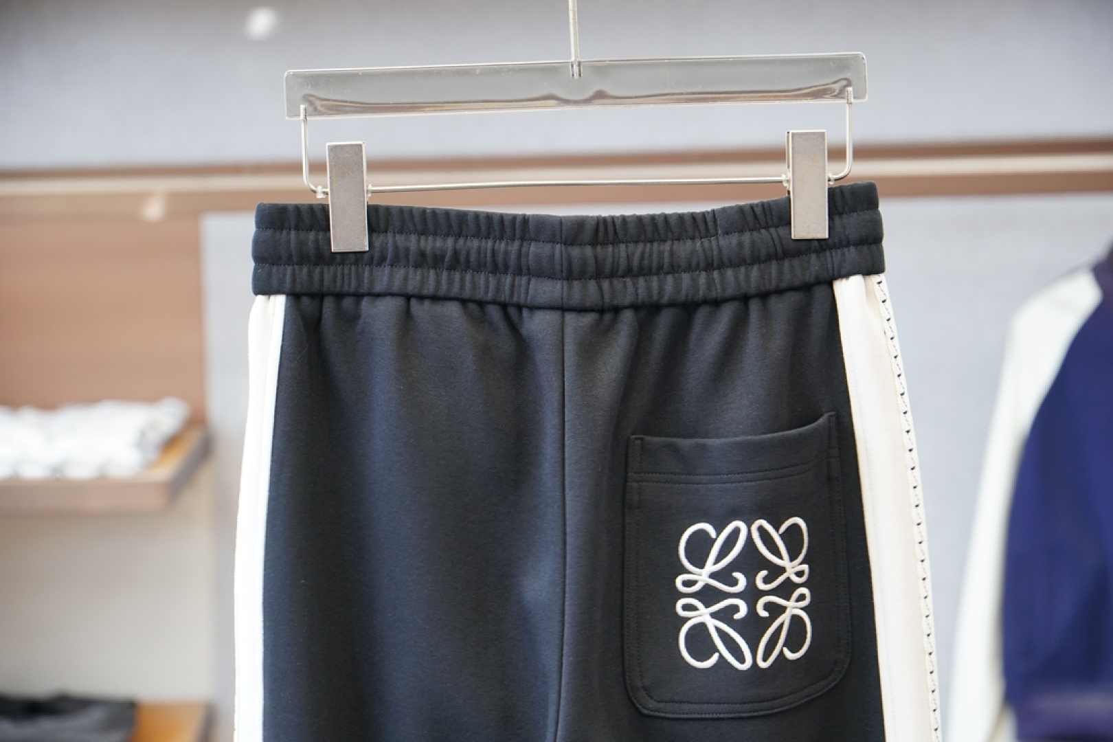 Loewe-罗意威-/❤️❤️2025秋冬 全品相订单，保暖有型 加厚棉/-松紧腰直脚休闲裤 经典百搭 