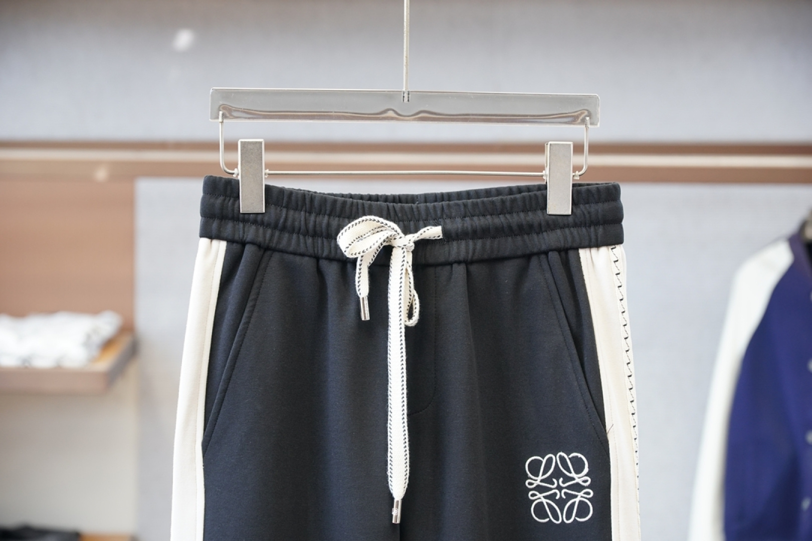 Loewe-罗意威-/❤️❤️2025秋冬 全品相订单，保暖有型 加厚棉/-松紧腰直脚休闲裤 经典百搭 