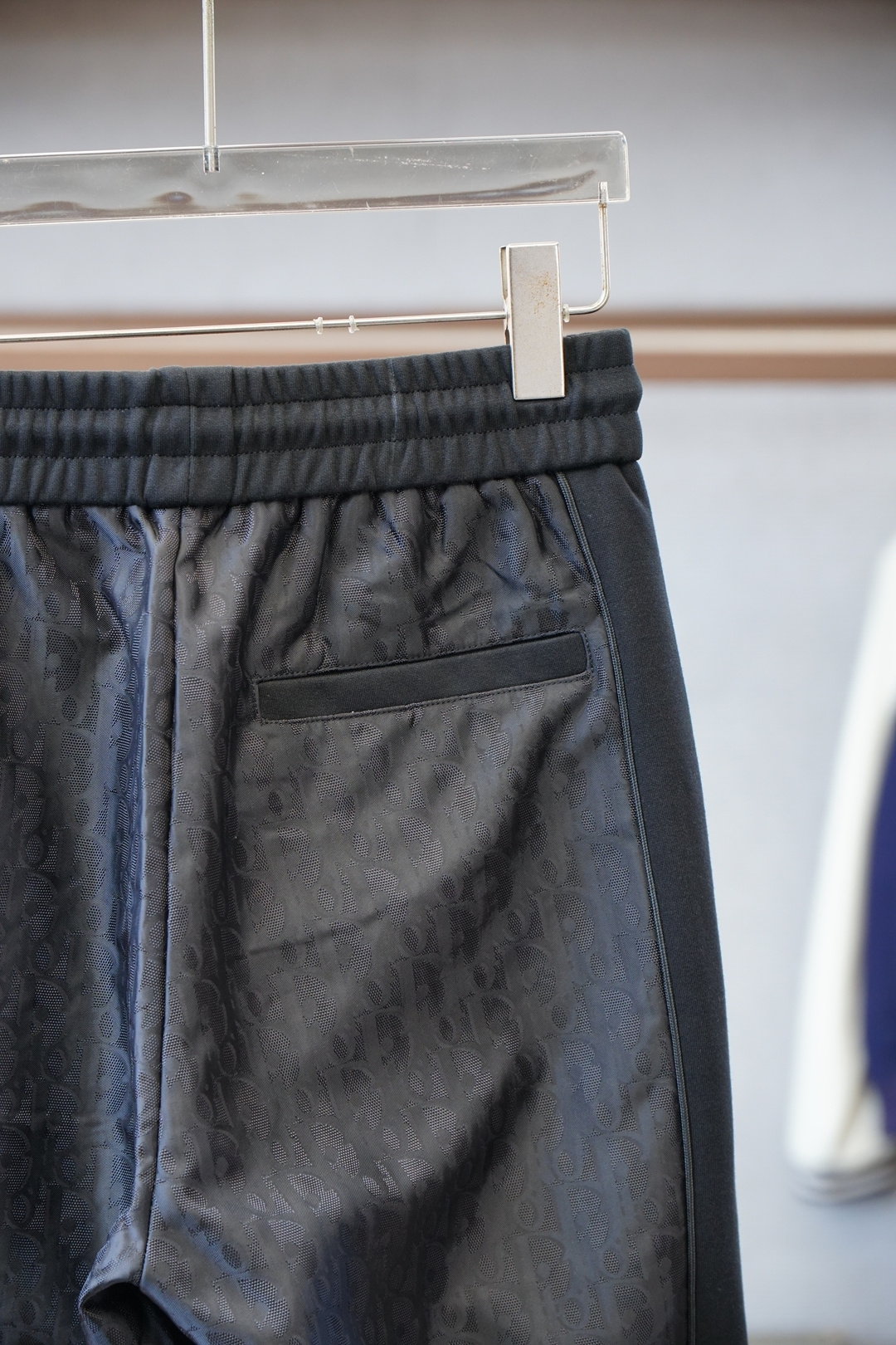 Dior迪奥//❤️❤️2025秋冬 全品相订单，保暖有型 加厚棉/-松紧腰直脚休闲裤 经典百搭 标志五