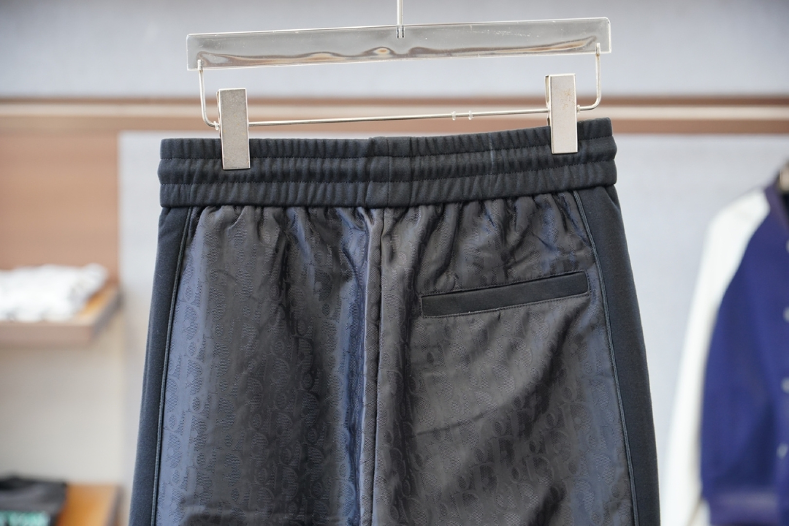 Dior迪奥//❤️❤️2025秋冬 全品相订单，保暖有型 加厚棉/-松紧腰直脚休闲裤 经典百搭 标志五