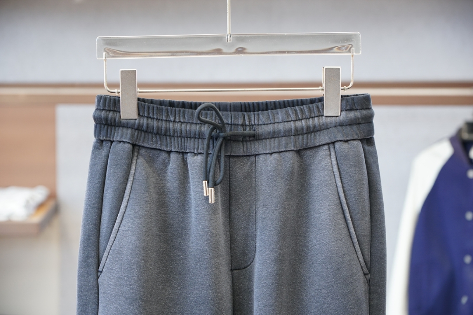 始祖鸟-/❤️❤️2025秋冬 全品相订单，保暖有型 加厚棉/-松紧腰直脚休闲裤 经典百搭 标志五金的点