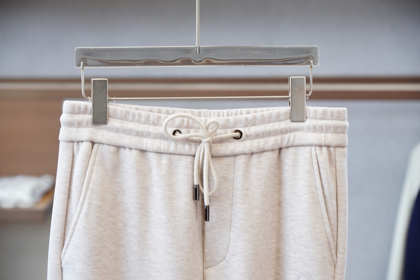 lP🆕-2025冬款加厚新款羊毛休闲裤!官网同步发售。品牌经典logo休闲裤，定制面料，舒适度极好，手触