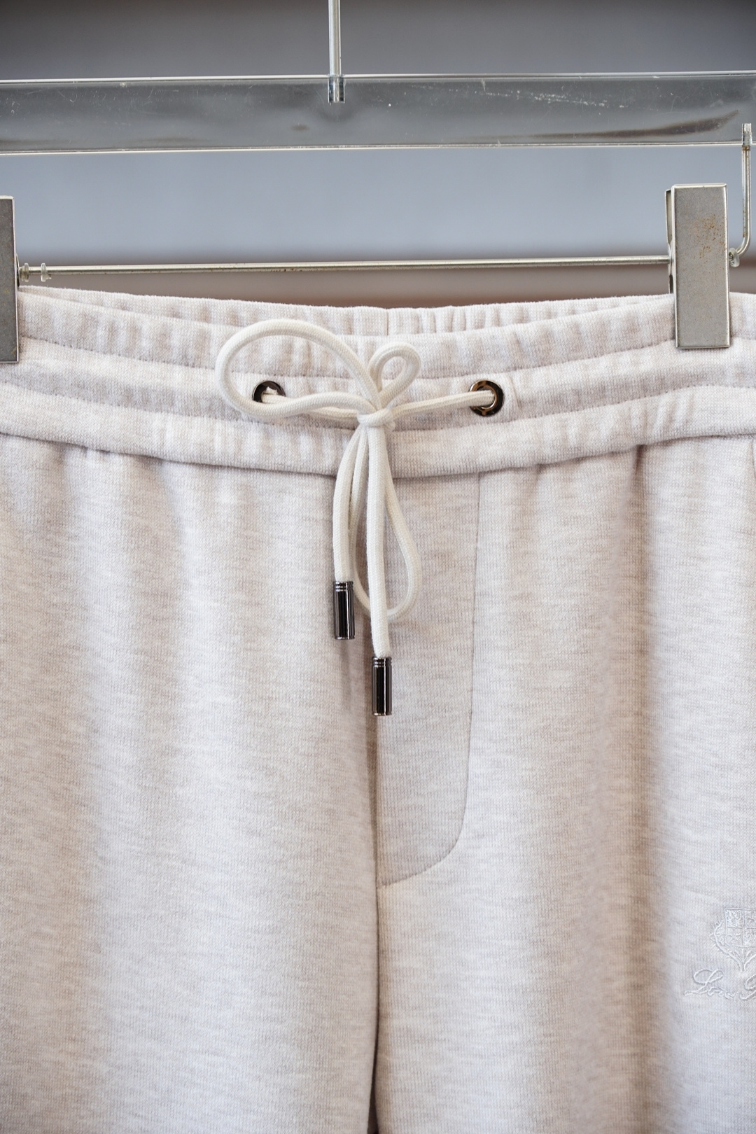 lP🆕-2025冬款加厚新款羊毛休闲裤!官网同步发售。品牌经典logo休闲裤，定制面料，舒适度极好，手触