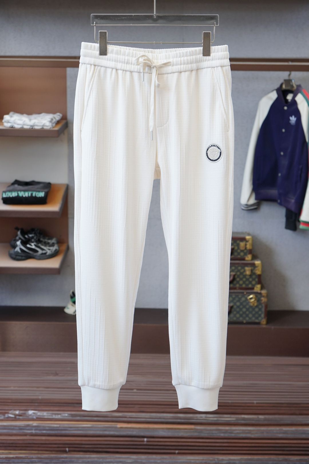 范思哲 Versace-2025冬款加厚新款休闲裤!官网同步发售。品牌经典logo休闲裤，定制加厚灯芯绒