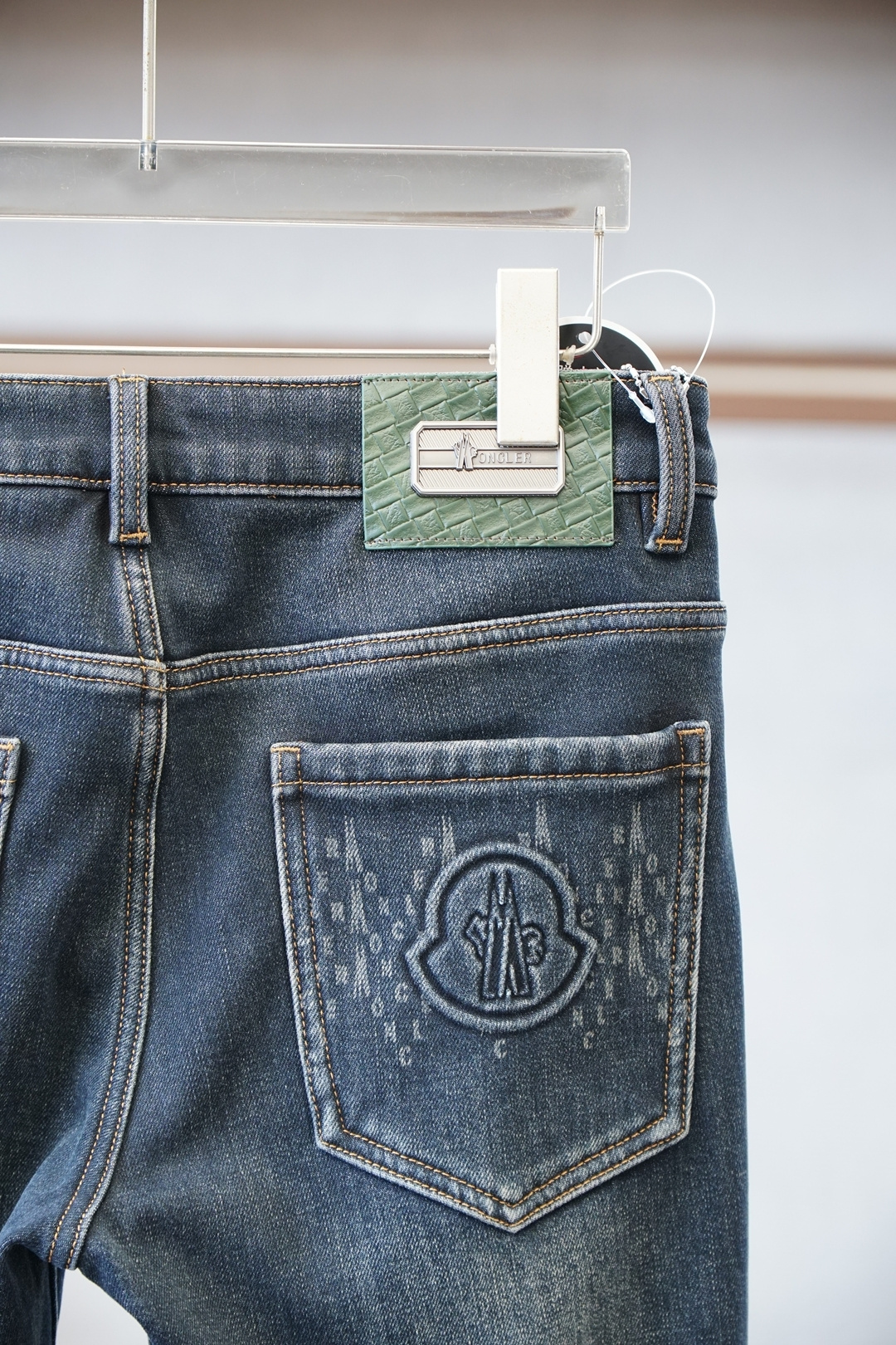 蒙口-新款来，2025冬款加厚加绒休闲裤牛仔裤，高端定制系列。进口高密度纯棉加沙洗工艺舒适柔软亲肤，保暖