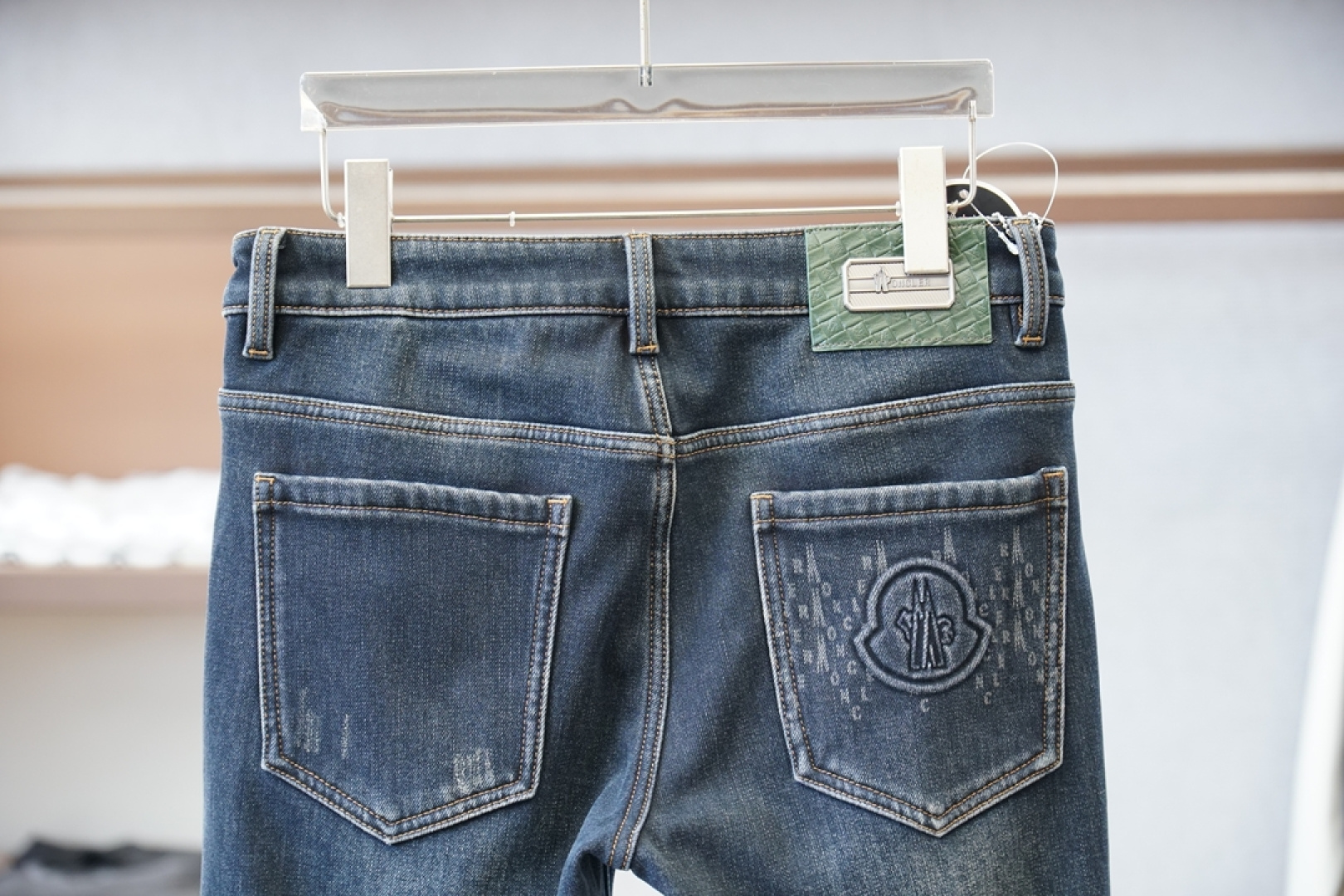 蒙口-新款来，2025冬款加厚加绒休闲裤牛仔裤，高端定制系列。进口高密度纯棉加沙洗工艺舒适柔软亲肤，保暖