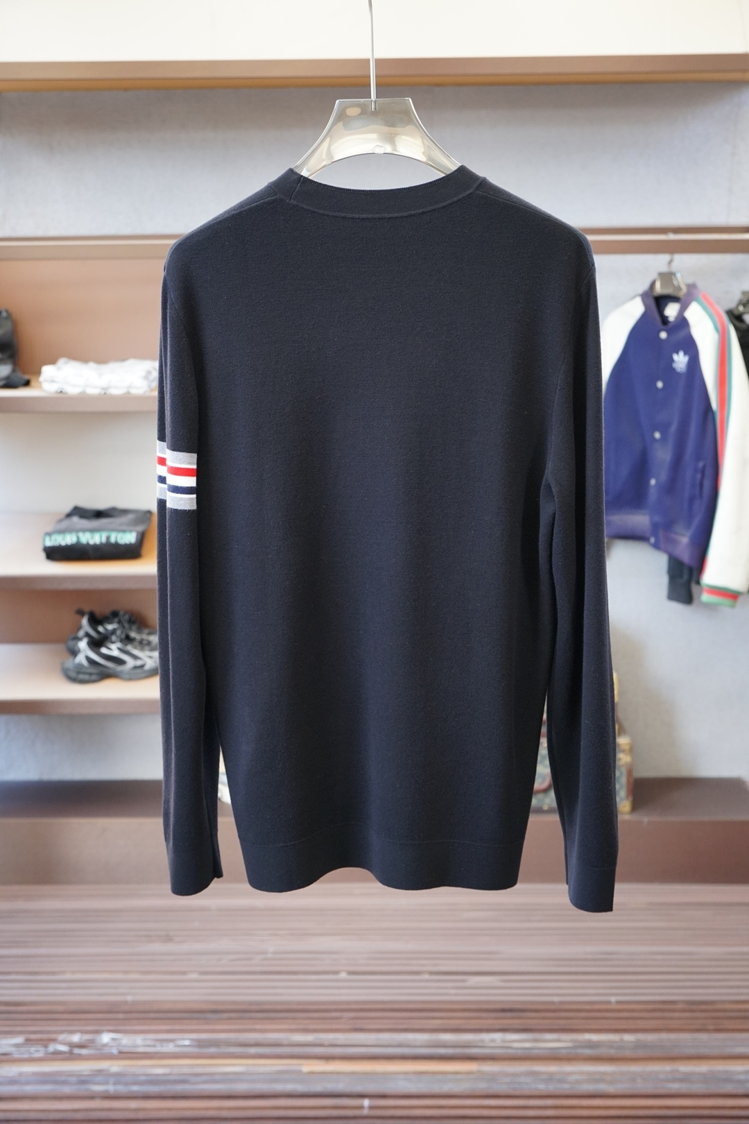 TB汤姆布朗/2025秋冬新款圆领毛衣！优质羊毛，简约而不简单。休闲圆领款式，日常搭配出街轻松搭配。做工