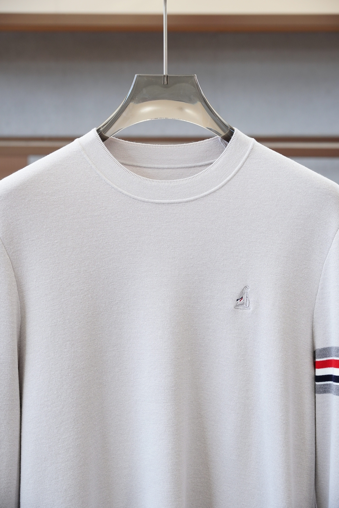 TB汤姆布朗/2025秋冬新款圆领毛衣！优质羊毛，简约而不简单。休闲圆领款式，日常搭配出街轻松搭配。做工