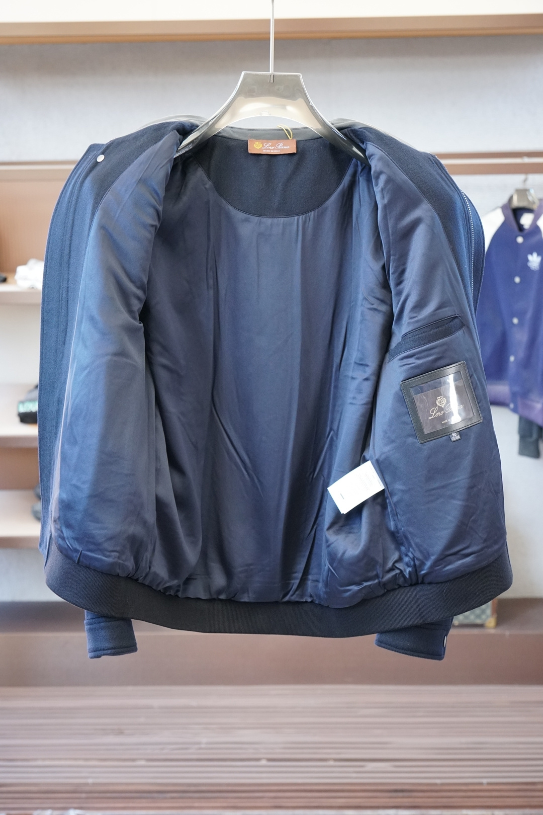 lP🆕-25秋冬外套，男士商务立领真皮➕羊毛外套。官网同步发售。🍕🍕加厚羊毛材质，保暖性更强，质感更强，