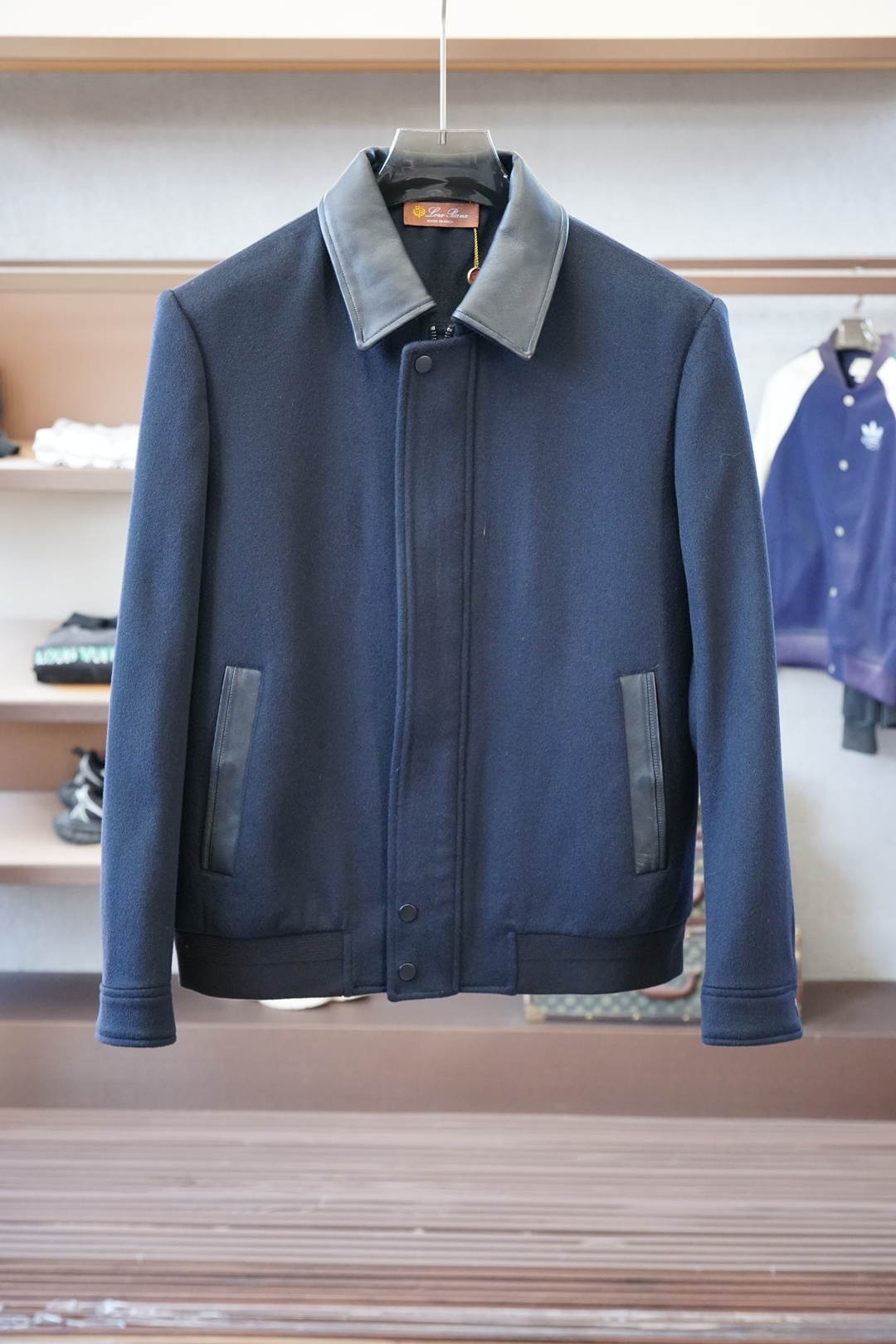 lP🆕-25秋冬外套，男士商务立领真皮➕羊毛外套。官网同步发售。🍕🍕加厚羊毛材质，保暖性更强，质感更强，